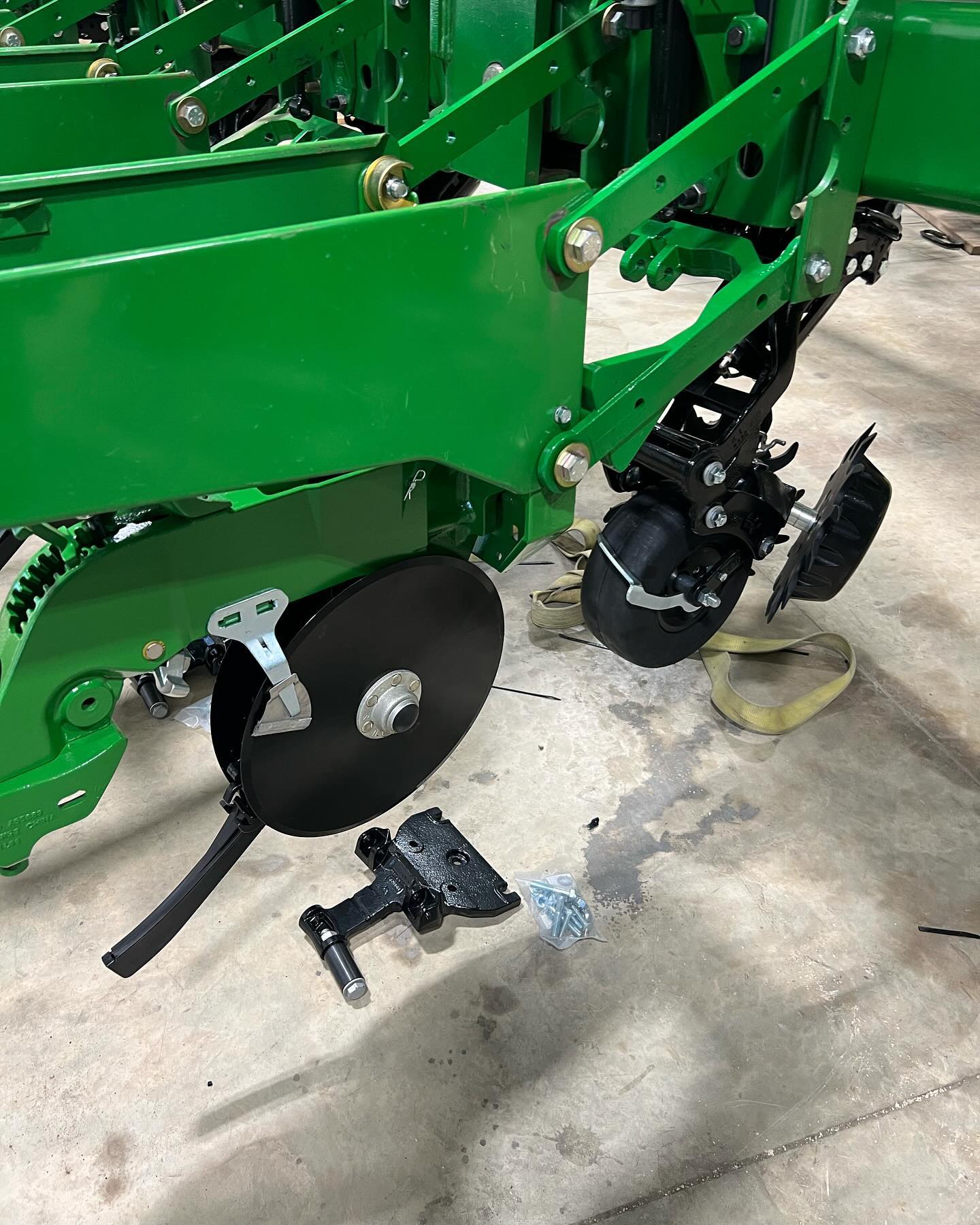 Started from the frame up on this 16 row. She’s going to be a beaut!!! New gbgi arms, Reveal row cleaners new liquid tank, openers, inner scrapers, precision vdrive, Deltaforce, VApply EMHD liquid control on every row, conceal, copperhead RK tail bearings, yetter twisters. Stay tuned for the finished product!