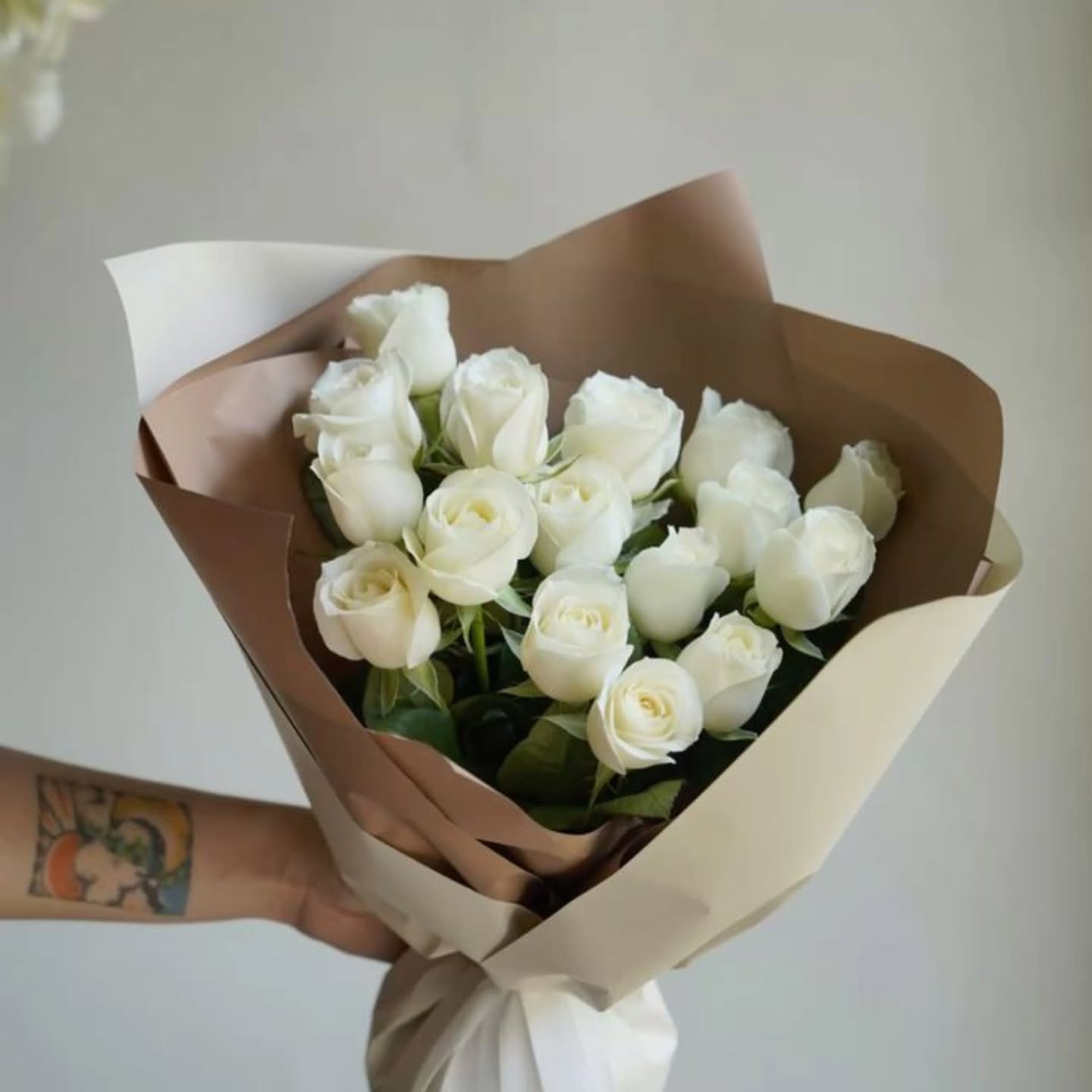 £35 — Classic bouquet of fresh white roses in elegant neutral wrapping. Timeless, refined, and perfect for any occasion. 🤍🌹