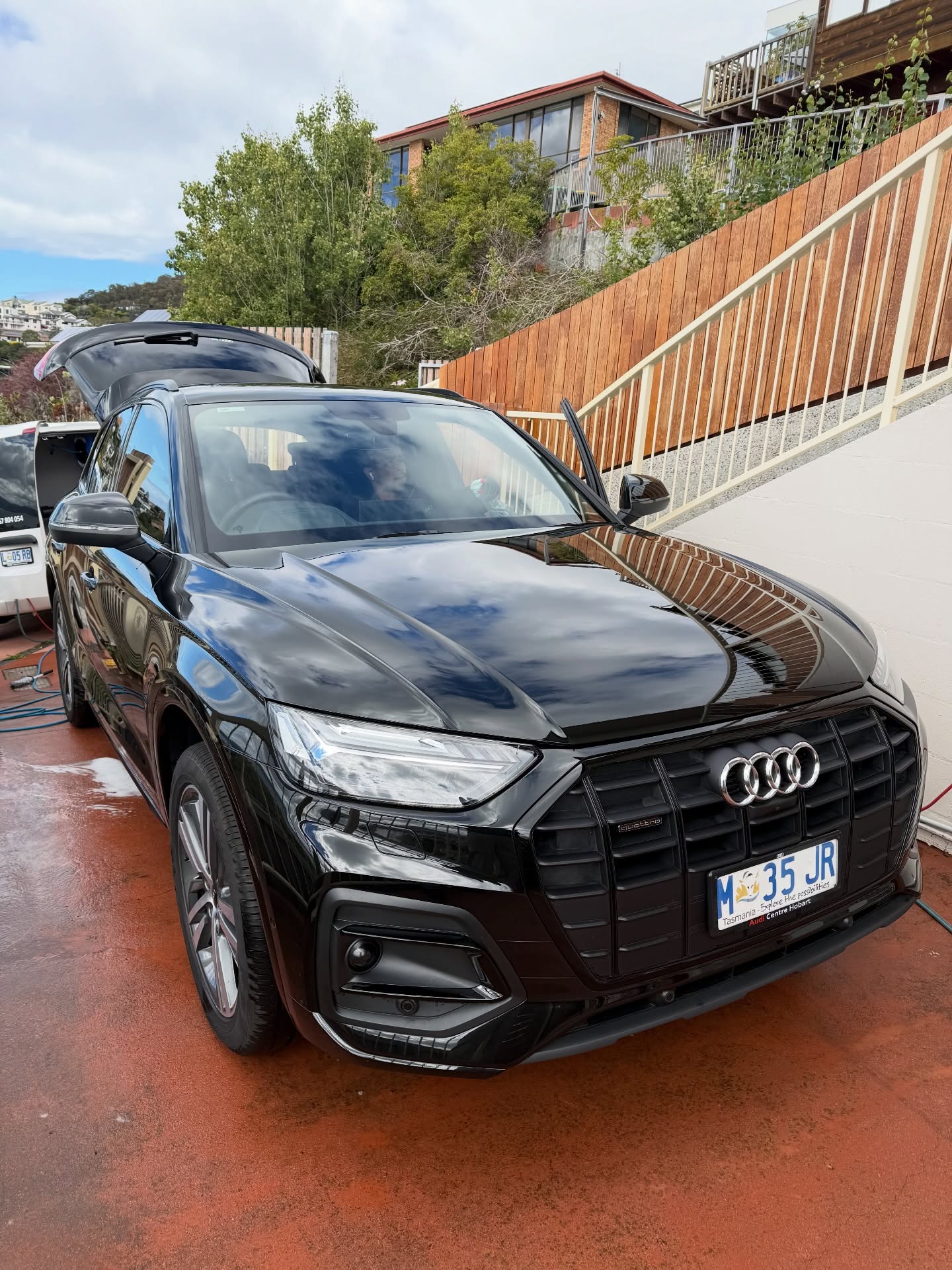 Audi Q5 getting an Advanced Detail pre-Easter. We focused on decontaminating the exterior paint restoring hydrophobicity to the car and refreshing the interior cabin for a renewed driving experience. Always a pleasure to work on cars from our return clients! #hobartdetailing #mobiledetailing #tasmania
Reach out to us at 0467804054 or book online at www.hansdetailing.com.au