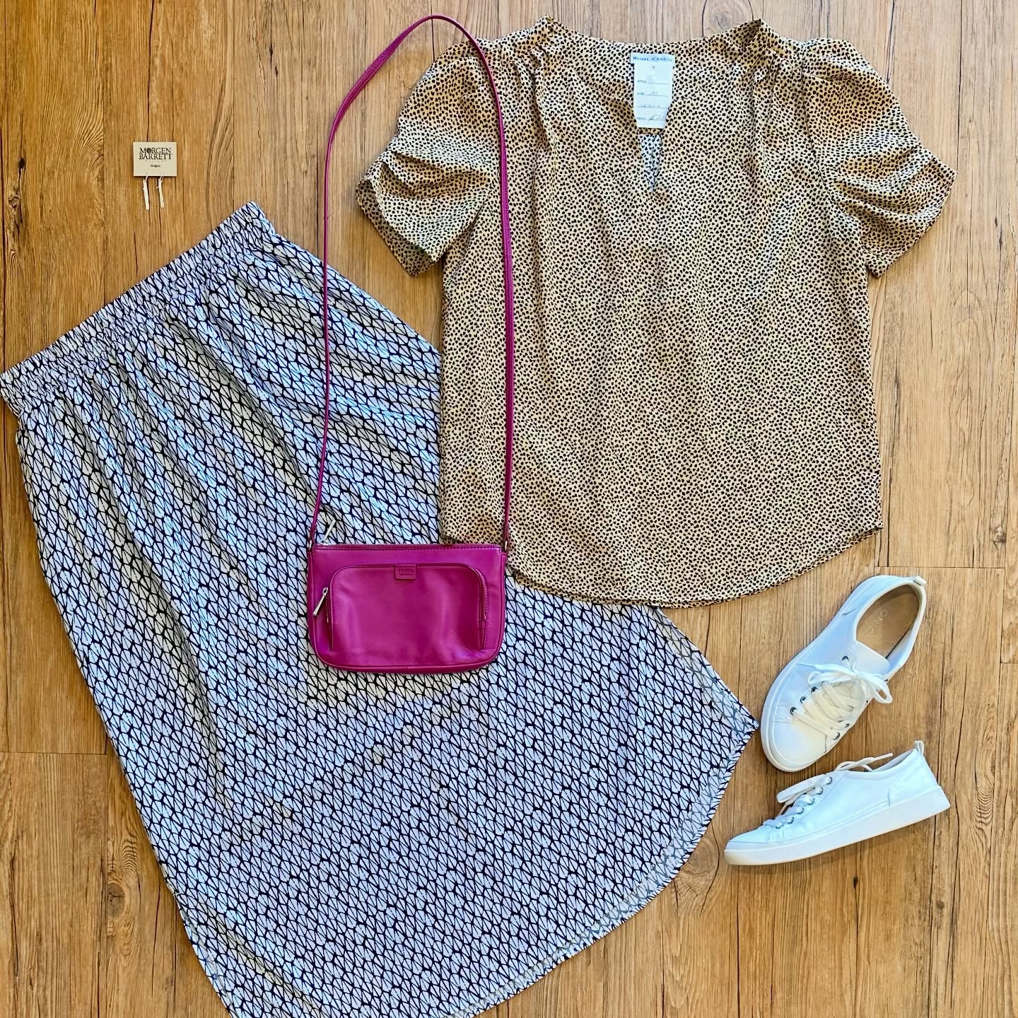 Had this outfit on one of the mannequins and I liked it so much I had to put it on the floor as well. π€
The details:
Maison dβ AmΓ©lie top sz M, $20
Loft skirt (navy, not black) sz M, $22
Vionic sneakers sz 7, $32
Fossil bag, $28
Morgen Barrett earrings, $48