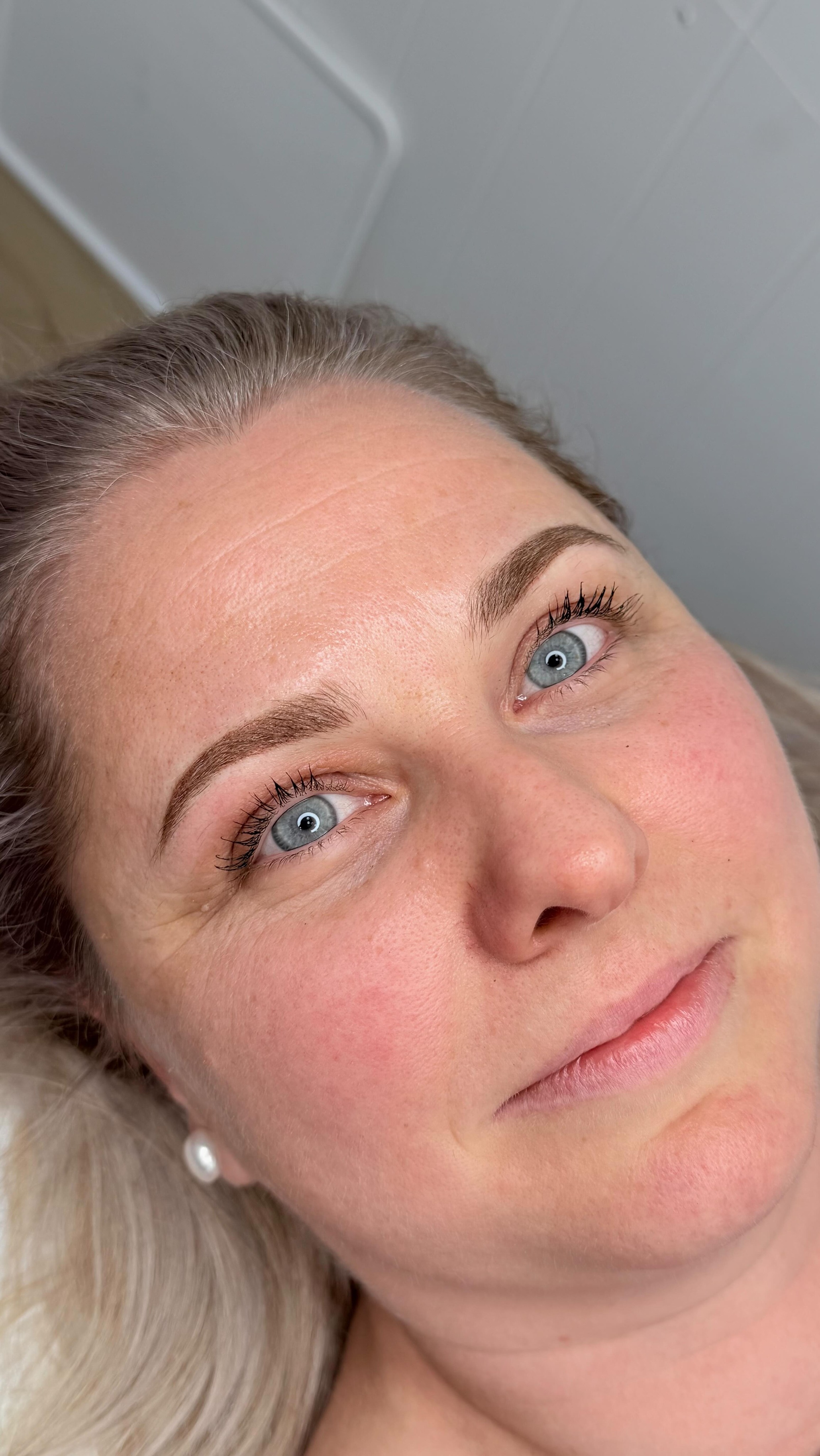 Combination Brows for this beautiful client 🤎
Freshly tattooed brows will always appear darker and more defined at first but trust the process. As they heal, the colour will soften and lighten with time, settling into the perfect soft brown to compliment skin tone ✨
Cosmetic tattooing doesn’t have to feel scary. When you have the right artist guiding you, every step is explained, every concern is heard and you’re supported the whole way through 🤍
Soft, natural and tailored just for you. Come to Brows on Main — where you’re never just another number, you’re the priority!