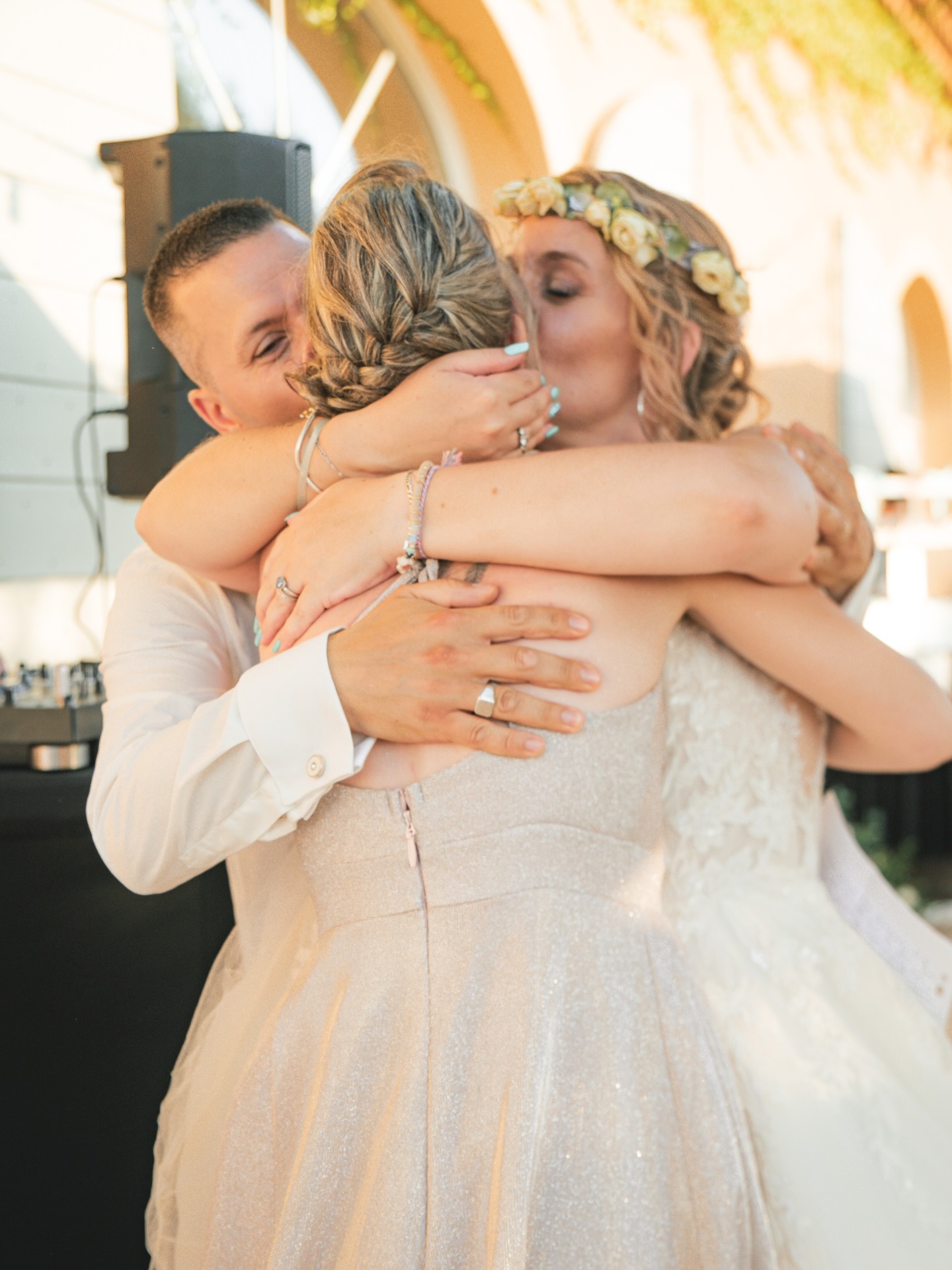 Ce jour-là, il n’y a plus que l’essentiel…
L’amour, le partage, et ceux qui comptent vraiment 🤍
📸 @santiagof_wedding by @cruz_prod13
#LeMasdesAureliens