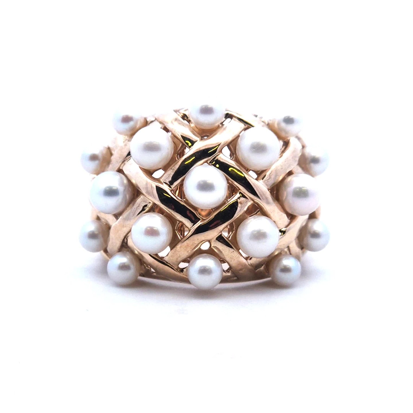 BEST BUY $5779 now only $2999 ❤
The 'Coco' ring is on sale for a limited time only!
This unique and detailed ring is beautifully made in 9ct yellow gold and set with freshwater pearls.
#bestbuys #uniquedesigns #seligjewellers #shopcaloundra #shoplocal #uncovercaloundra