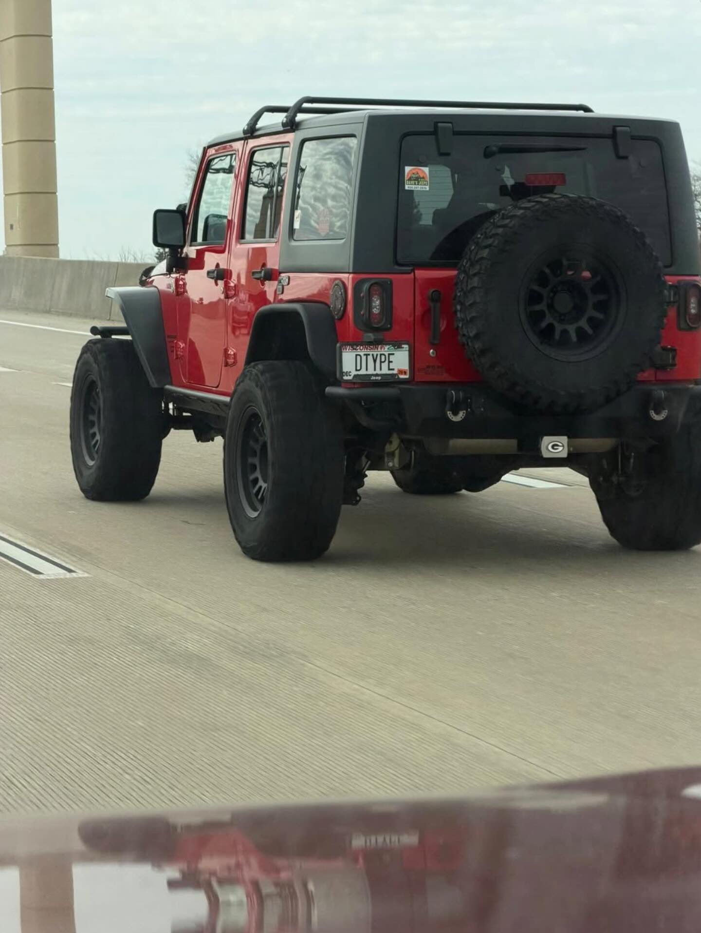 Just a Monday morning after a day with all sorts of friends meeting up at Mars Cheese Castle. Another MKE Jeep Rebel captured Dangerous Type on the way down.
#Jeep #JeepLife #JeepMeetup #MarsCheeseCastle #Wisconsin