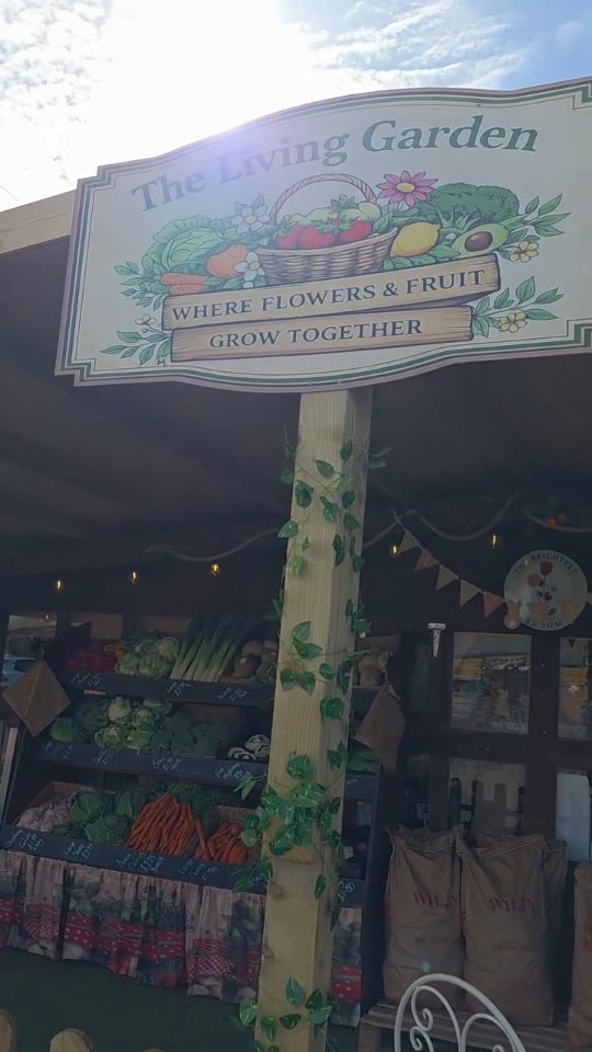 Building a business, raising kids, and chasing a dream—it’s been a wild, emotional, and beautiful ride. I’m so proud of this progress and endlessly grateful to my family, my customers, and the Bradshaws for their support.
Surrounding yourself with the right people makes the hard work worth it. My "little" dream is getting bigger, and I’m ready to let it grow with the help of a great team. Onward and upward!
Also thankyou to @whitehouseprintdesign for my amazing signs
#supportlocal #burntwoodflorist #growing #teamwork
