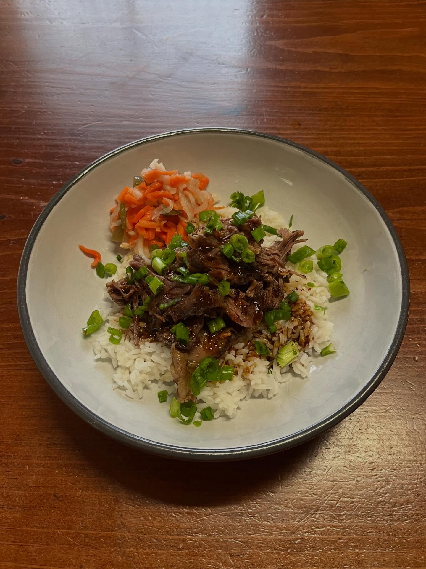 Date night just got an upgrade ❤️🍷
Asian-spiced, slow-braised pork roast over fluffy white rice 🍚🔥 $15
Finished with hoisin, chili oil, fresh green onion, and tangy banh mi kraut for that perfect kick 🤌
✨ Date Night Special ✨
Dinner for two includes an appetizer, dessert, and a bottle of wine 🍷
#eatlocalva #ashlandva