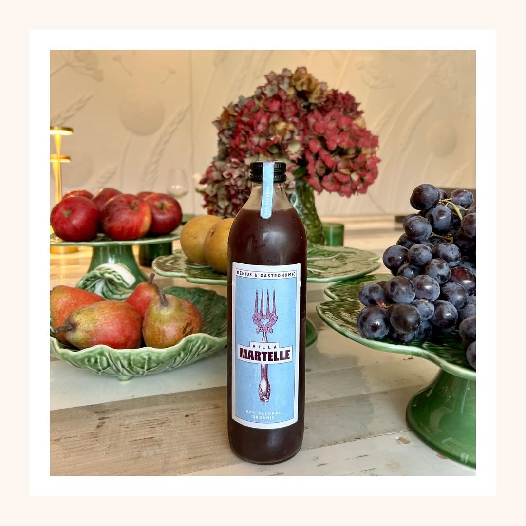 Avant de plonger dans les festins de Noël, on s’accorde un moment de légèreté avec la douceur des fruits frais 🍊. Un peu de fraîcheur pour préparer nos papilles aux délices à venir, tout en savourant la saison des fêtes avec équilibre et gourmandise. 🥰
#villamartelle #fruits #gastronomie