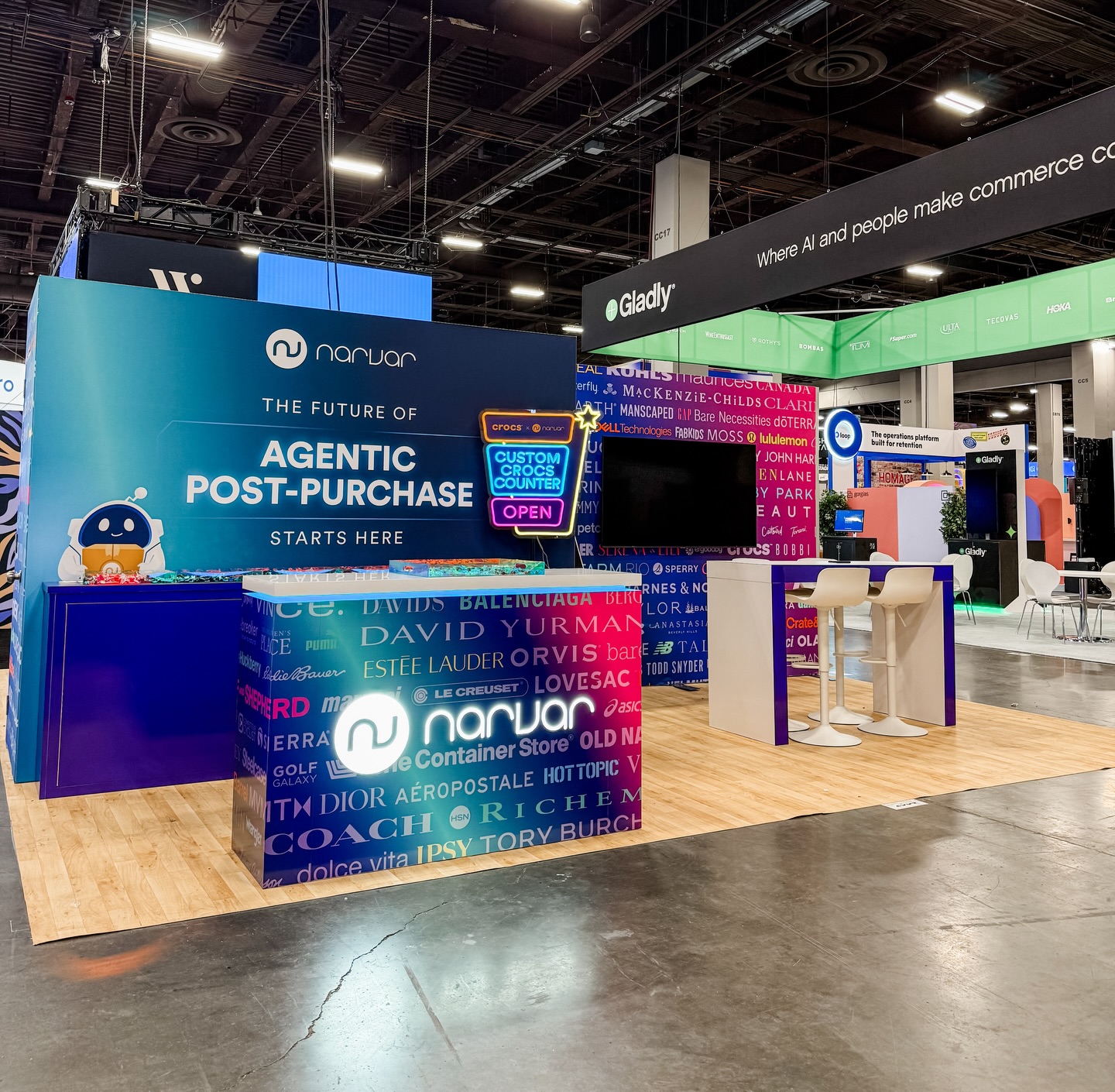 Big ideas deserve bold spaces 💡
We brought Narvar’s vision to life at #Shoptalk with a custom rental booth designed to turn heads and spark conversations.
Smart design. Seamless execution. Real impact.
#TradeShowDesign #BoothDesign #Shoptalk2026 #experientialmarketing