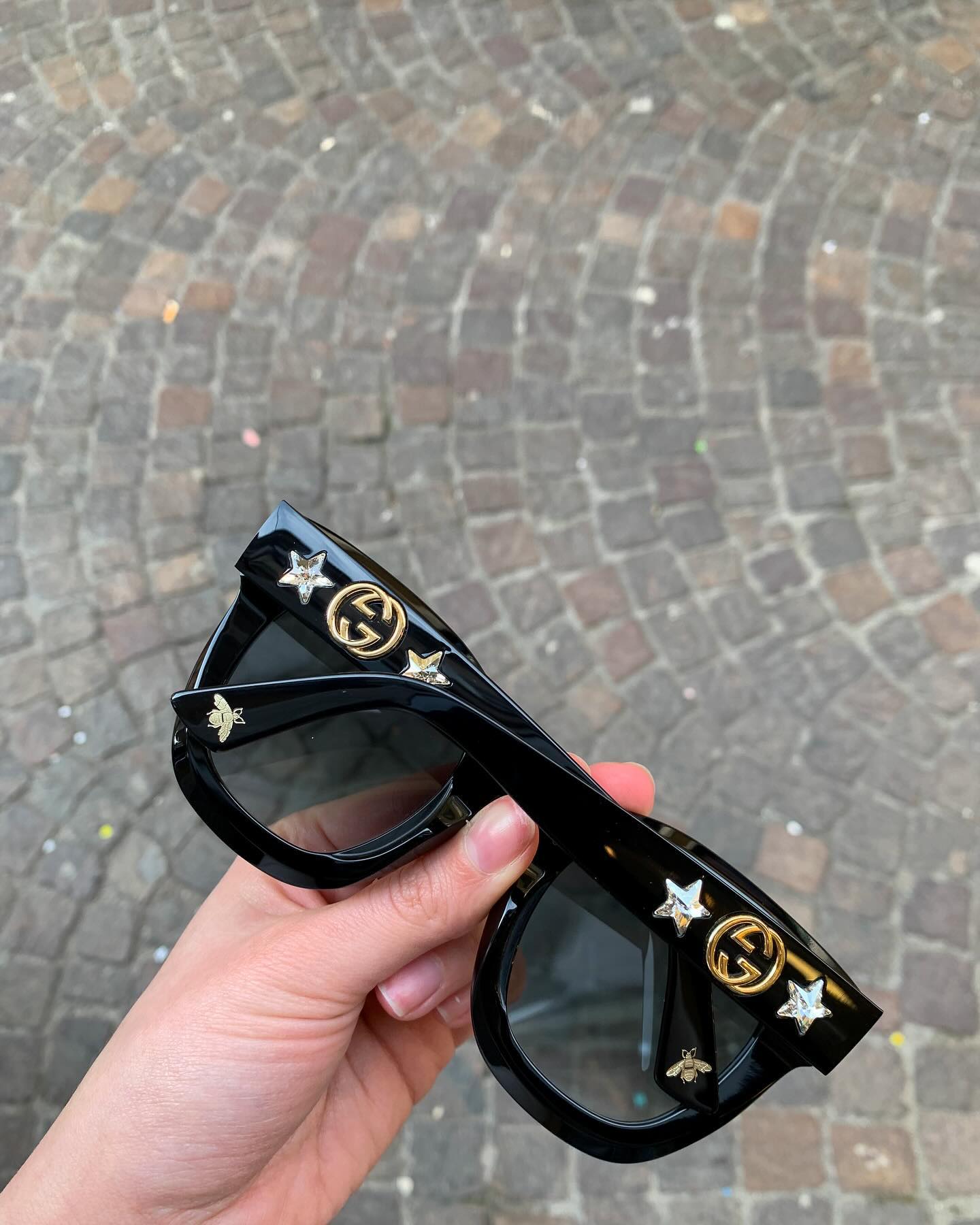 🖤✨Black Gucci✨🖤
@gucci
#gucci #eyewear #guccieyewear #gucciglass #sunglasses #gucciblack #blackgucci #occhialidasole😎
