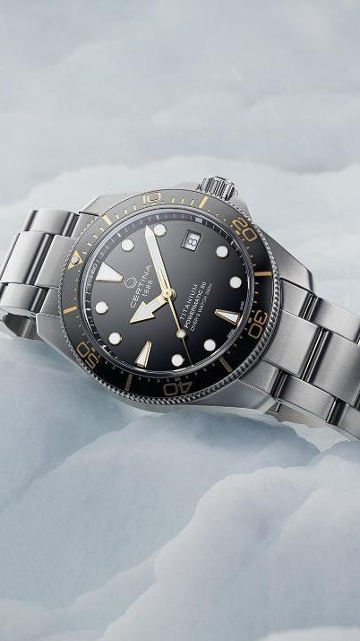 🔹 Offizieller Händler: Jenni Uhren AG
Besuche uns auf 👉 www.jenni-uhren.ch
Less weight. More resilience. The DS Action Diver 38mm Powermatic 80 in titanium is built for pure performance. Lightweight construction enhances agility, while the DS Concept Extreme Shock Resistance protects the movement from the roughest challenges.
Get the DS Action Diver 38mm on our website, or visit Certina retailers.
#Certina #CountOnMe #CertinaWatch #DSActionDiver #SwissWatch