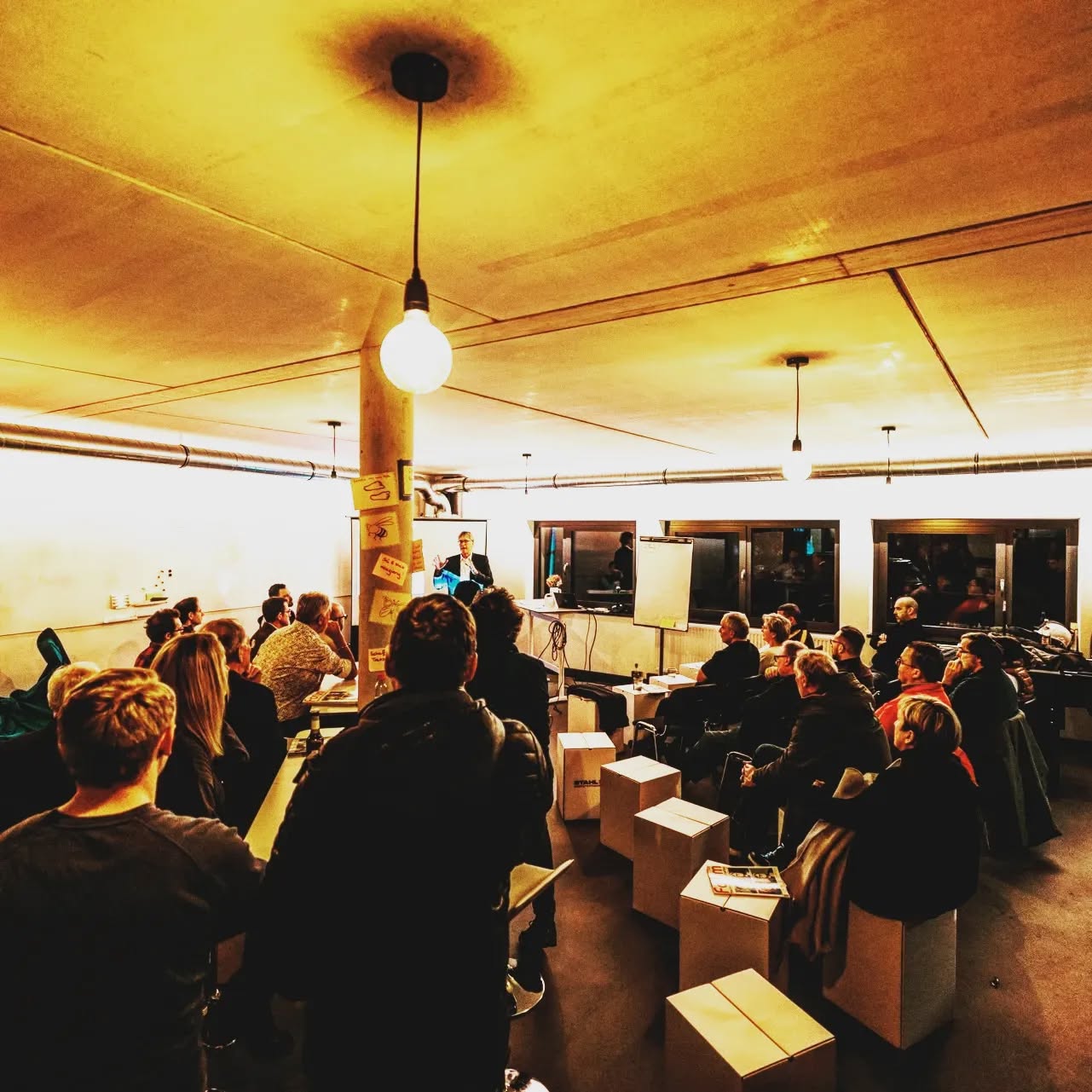 Veranstaltungen mit bis zu 50 Personen. Geht bei uns auch. #coworkersbelike #coworking #pfaffenhofen