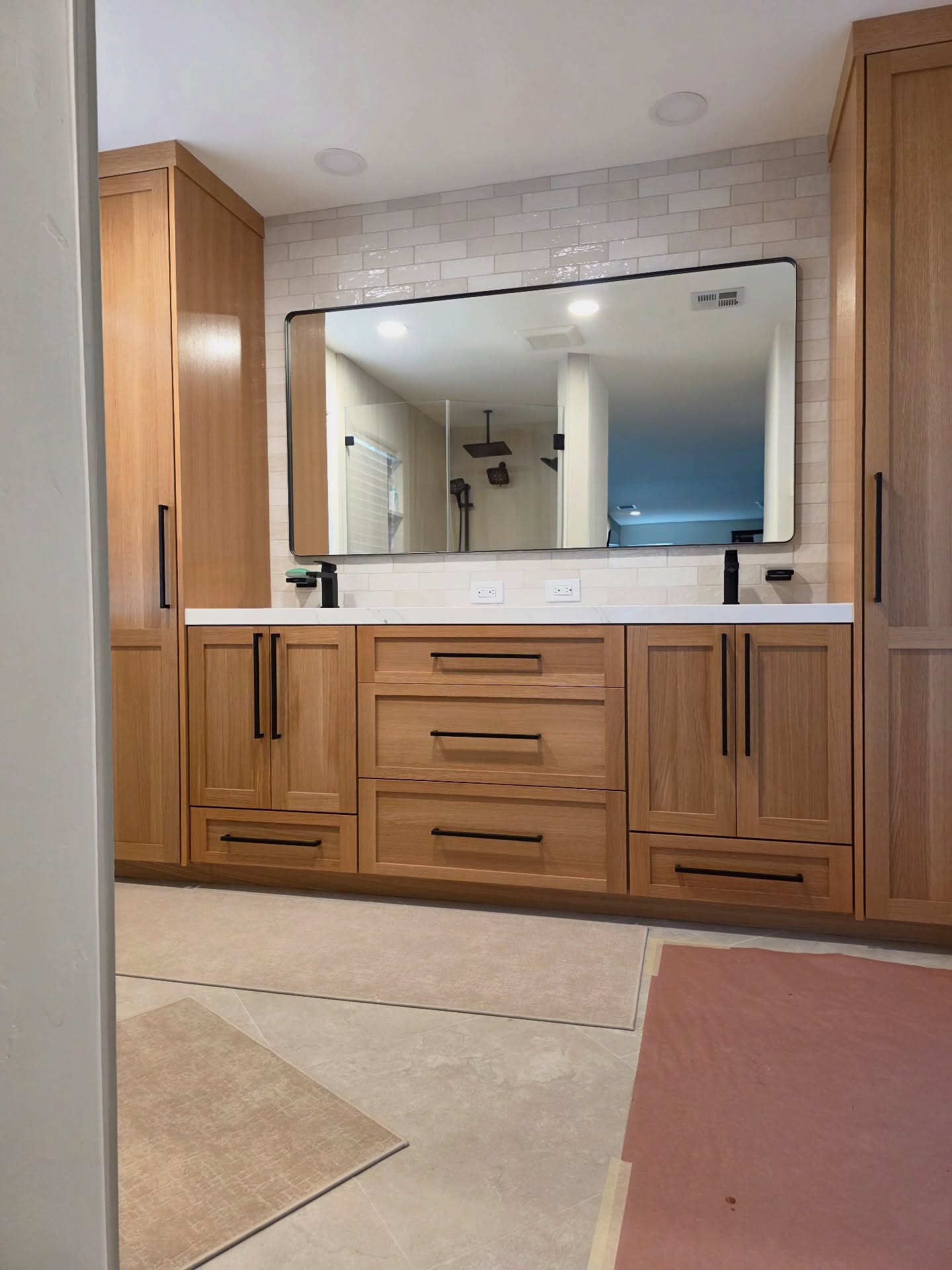 The reveal from our Wednesday post is here!
Just a few finishing touches left, and this bathroom is set to leave the homeowner in awe.
@craftbuildersconstruction