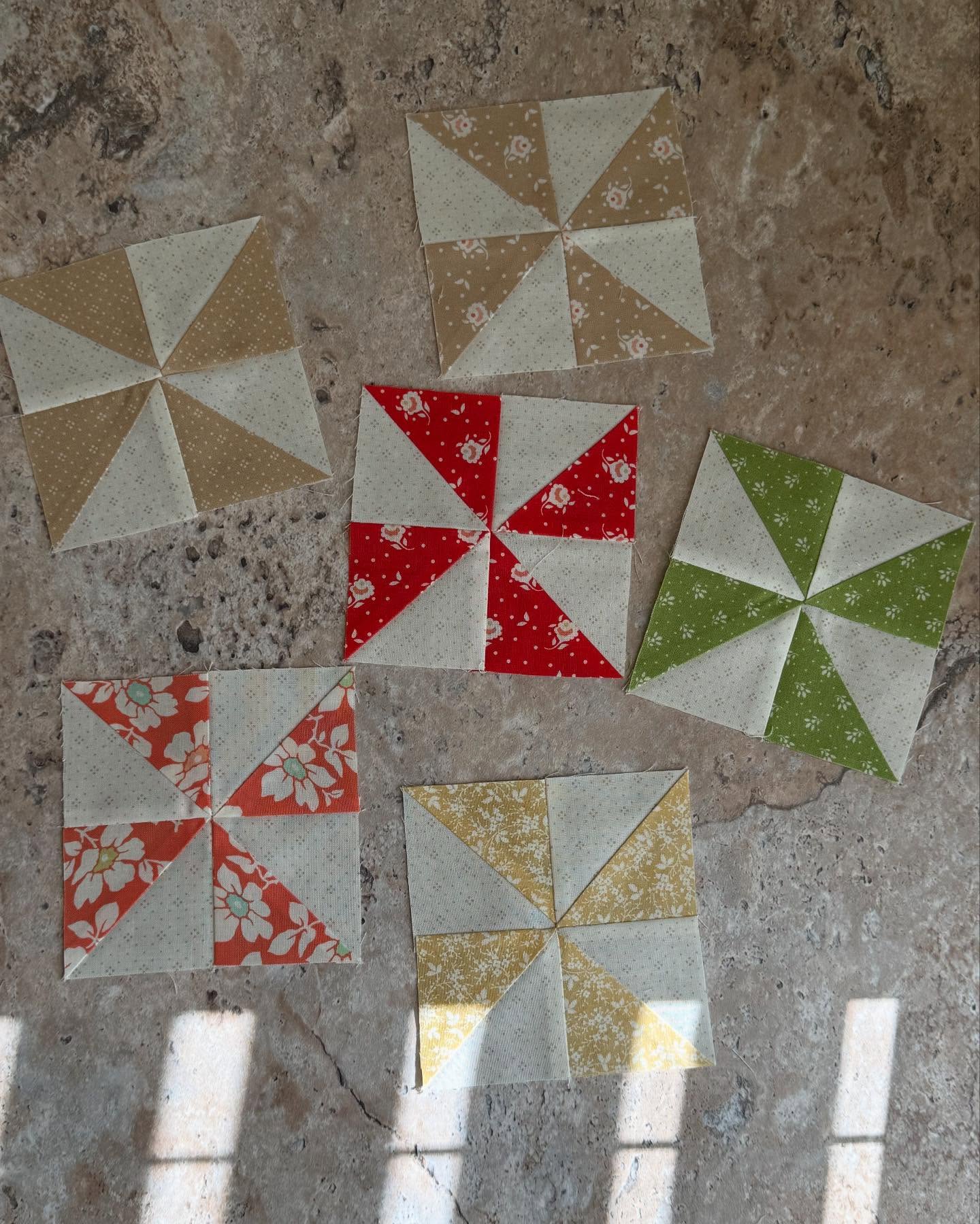Month 3 of the Strawberry Garden BOM are the Due South block and Pinwheel blocks. I love these little pinwheel blocks, especially the yellow pinwheel. I think a quilt of yellow pinwheels would be lovely. Like wrapping yourself in a bit of sunshine. The Strawberry Garden book includes a pattern for making a pinwheel quilt and I am wondering if I can squeeze in one more project 🤣😂🤭
#strawberrygardenquiltbook #fatquartershop #figtreequilts #quiltersofinstagram #quilts #quiltedlab