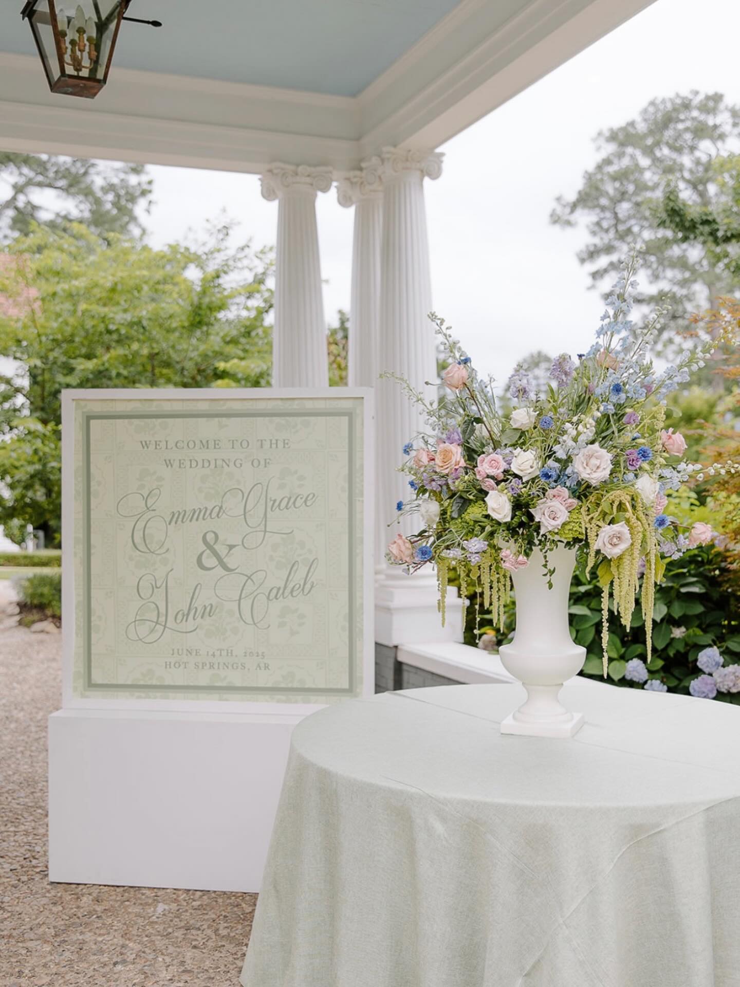 Proof that welcome signs matter!
VENDORS:
Event Design: @lesleywithrowdesigns
Production Design: @cae_lr
Floral Design: @tanarahluxefloral
Photography: @raeganbuckleyphoto
Videography: @blackhousestudios_
Venue: @thereserveexperience
Rentals: @eventology_us