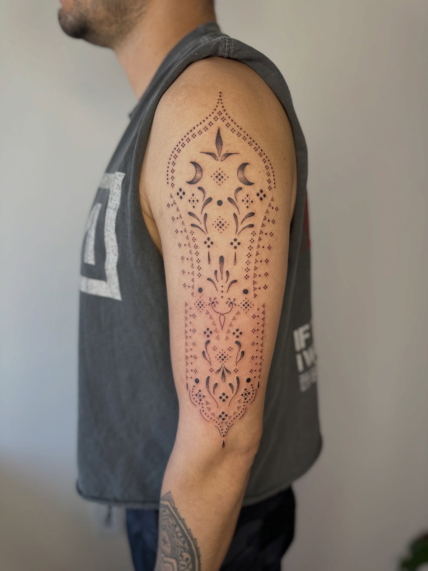 Sweet ornamental arm piece β¨π€ β¨ if you want some magic like this ~ head to my bio or send me a DM π«Άπ» I am booking weekends in April now
.
.
.
.
#austintattoo #austintattooartist #austintattooshop #ornamentaltattoo