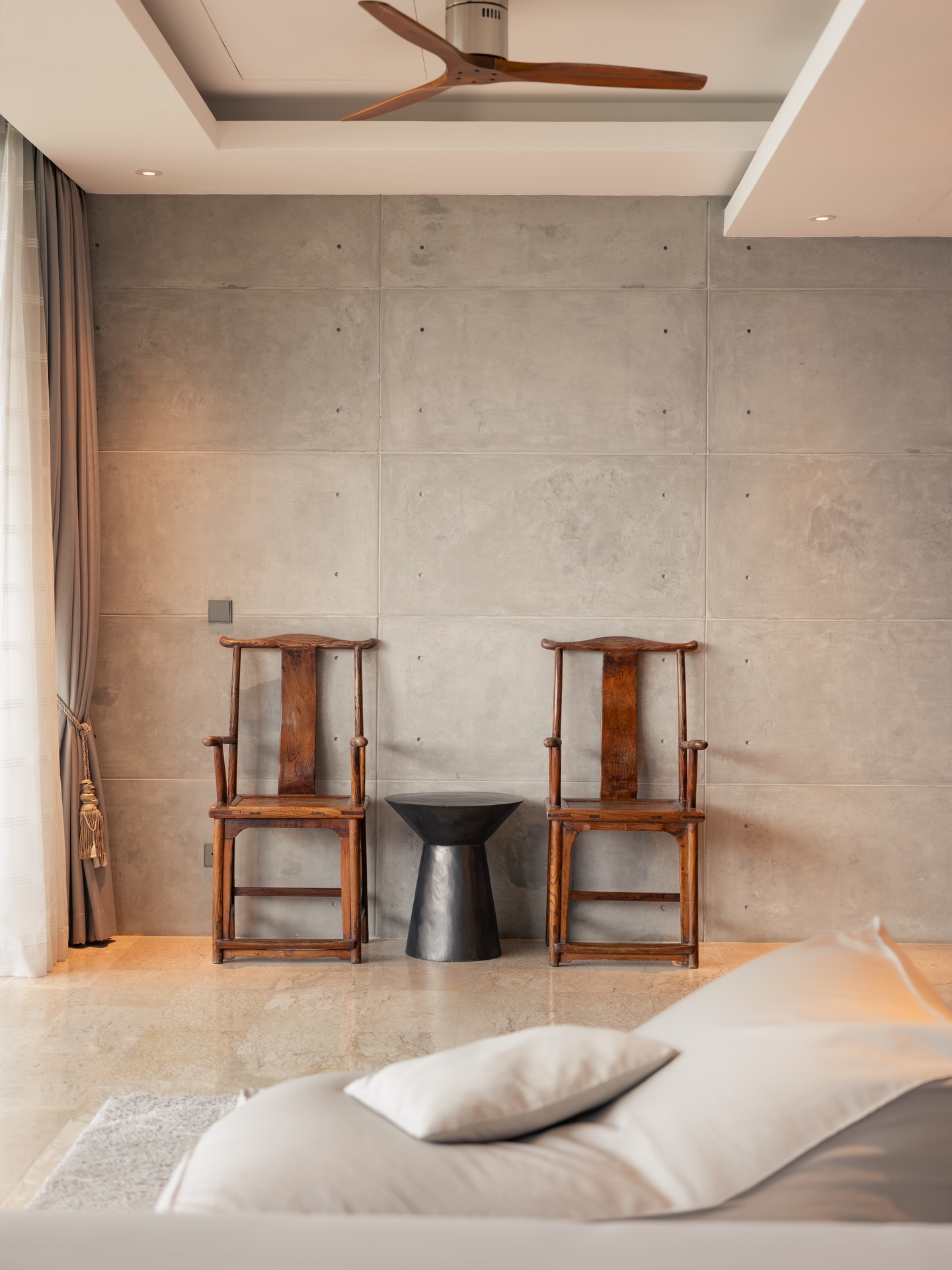 Stillness, styled in wood and stone.
Maya Anda Villa
#bluesiam #bluesiamvillas #surinbeach #phuket #thailand