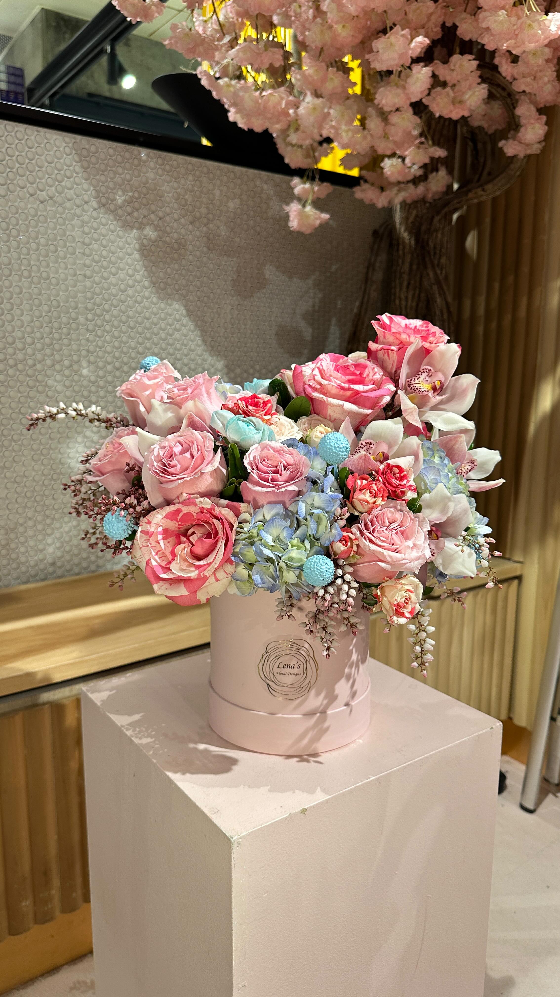 Floral arrangements available everyday upon email request. Send us your image inspiration and we will make it real for you
Sales@lenasfloraldesigns.com
#freshflowers #torontolocalbusinesses #floralarrangements