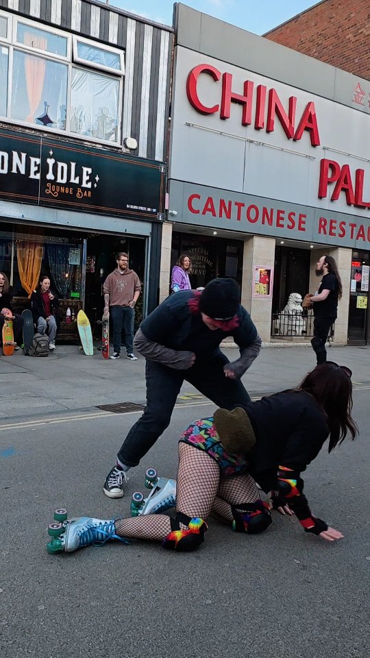 Last Mondays Skate Social energy was 🔥 🔥 🔥
✨ @skaateboredom & @mars.sk8s jumping over @max.hellewell
✨ Craig spinning circles in skates
✨ @juliebeehandy & @jade_tyrer horsing about
And so much more.
Can tonight's beat it? Hard to say.
See you all in a bit! 🤘🏻
#rollerskating #inlineskating #skateboarding #doncaster #skatedoncaster