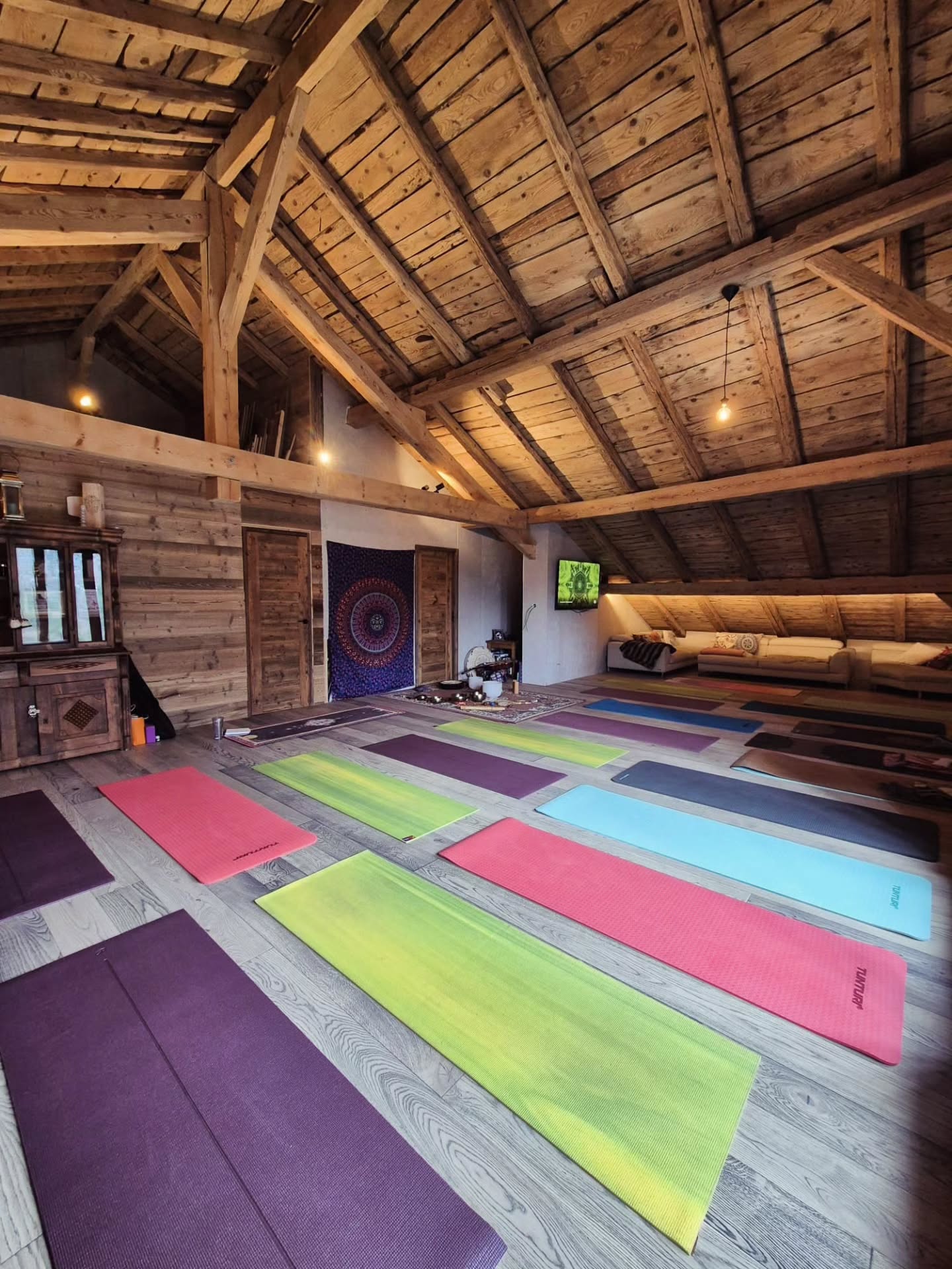 An afternoon of shared movement and healing.
Heartfelt thanks to all of you who came to honour yourselves with this time for deep rest ❤️🙏💫
Weekly classes, private classes, zoom classes, events and alpine retreats all in the works.
Contact me to make time for your own wellness
@alpineserenitylux @moonsongsoundhealing @kattyheath @thrivereviveenergise @makespacedesigns @skihire2u @leonie_gs @laisleticia8 @snoozy.of.the.col @jay_smithy87 @piafrieda @robynsusannah grateful for all of you 🙏♥️