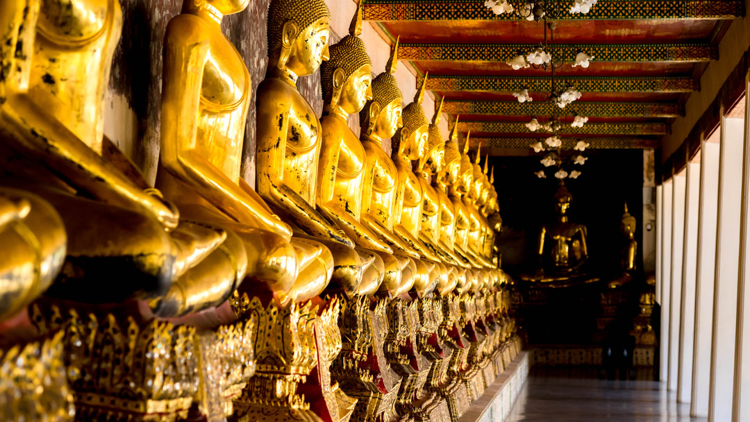 Ready to capture the real Bangkok? 📸✨
We just released our ultimate guide to the city's most photogenic hidden gems. From the glowing golden Buddhas of Wat Suthat to the dynamic neon energy of Chinatown, Bangkok is a visual playground waiting for your creative eye.
At Walk-Talk-Photo, we know the secret to authentic travel photos is local knowledge. That is why joining our Bangkok Photo Walk Hidden Gems Tour is a true must do in Bangkok. We take you away from the heavy tourist crowds and into local neighborhoods at a relaxed, slow pace.
No modeling experience needed! We focus on candid storytelling, ensuring you feel comfortable and safe while we capture your genuine travel mood. Plus, we share all our local tips and tricks so you can confidently tackle the rest of the city on your own.
Click the link in our bio to read the full guide and see how we can make your Bangkok trip unforgettable! 🇹🇭👇
#BangkokPhotography #ThingsToDoInBangkok #BangkokTravel #HiddenGemsBangkok #BangkokPhotoWalk #TravelPhotography #ThailandTravel #BangkokTrip #WatSuthat #ChinatownBangkok #StreetPhotography #TravelGram #BangkokLife #ExploreBangkok #DiscoverThailand #PhotoWalk #WalkTalkPhoto #LocalGuide