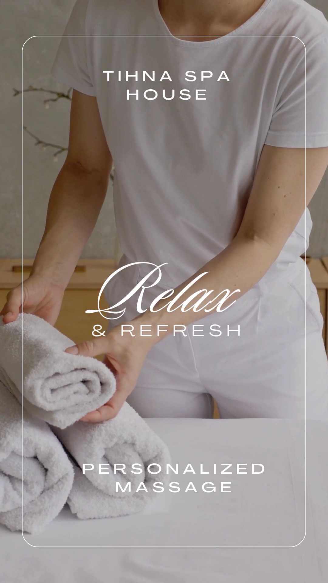 🇬🇧
Our cozy Tihna Spa House invites a slower rhythm—one that brings you back to yourself. Massage sessions ease tension, the sauna supports deep relaxation, and the wood-fired hot tub invites you to unwind at your own pace.
Simple rituals, thoughtfully offered.
🇷🇴
Tihna Spa House te invită la un ritm mai lent—unul care te aduce înapoi la tine. Masajul eliberează tensiunea, sauna susține relaxarea profundă, iar ciubărul cu foc de lemne te invită să te oprești în ritmul tău.
Ritualuri simple, oferite cu grijă.
📍Molid, Bucovina
🔗// Află mai multe în bio
#FoxChalet #TihnaSpa #Bucovina #Relaxare #SlowTravel #Sauna #Ciubar #Masaj #WellnessRomania #TravelRomania #visitromania #visitbucovina #romaniaretreat #retreatspace #retreatvenue #retreatvenueromania #theroadtofoxchalet