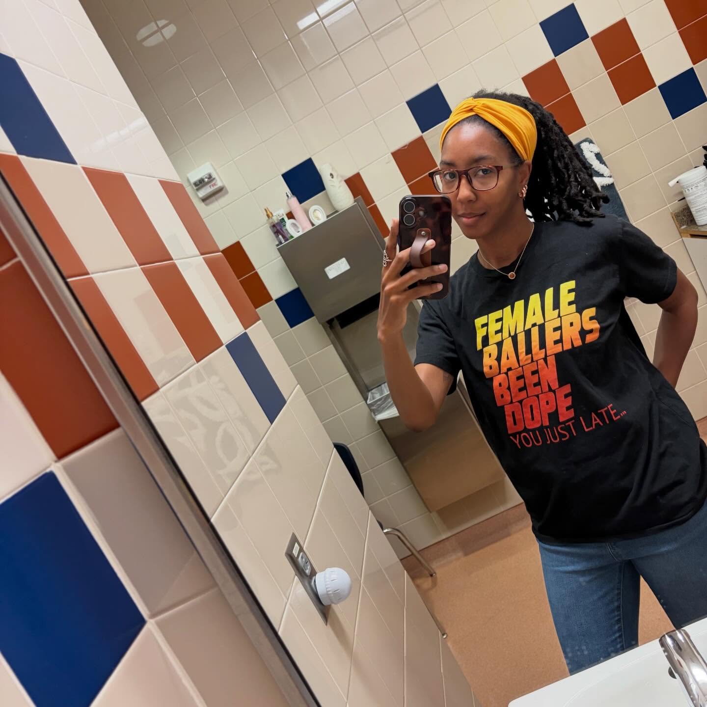 Female ballers been dope! Welcome to the sweet 16! Almost went to Ft. Worth too.
.
.
.
#femaleballersbeendope #marchmadnesswbb #sweet16