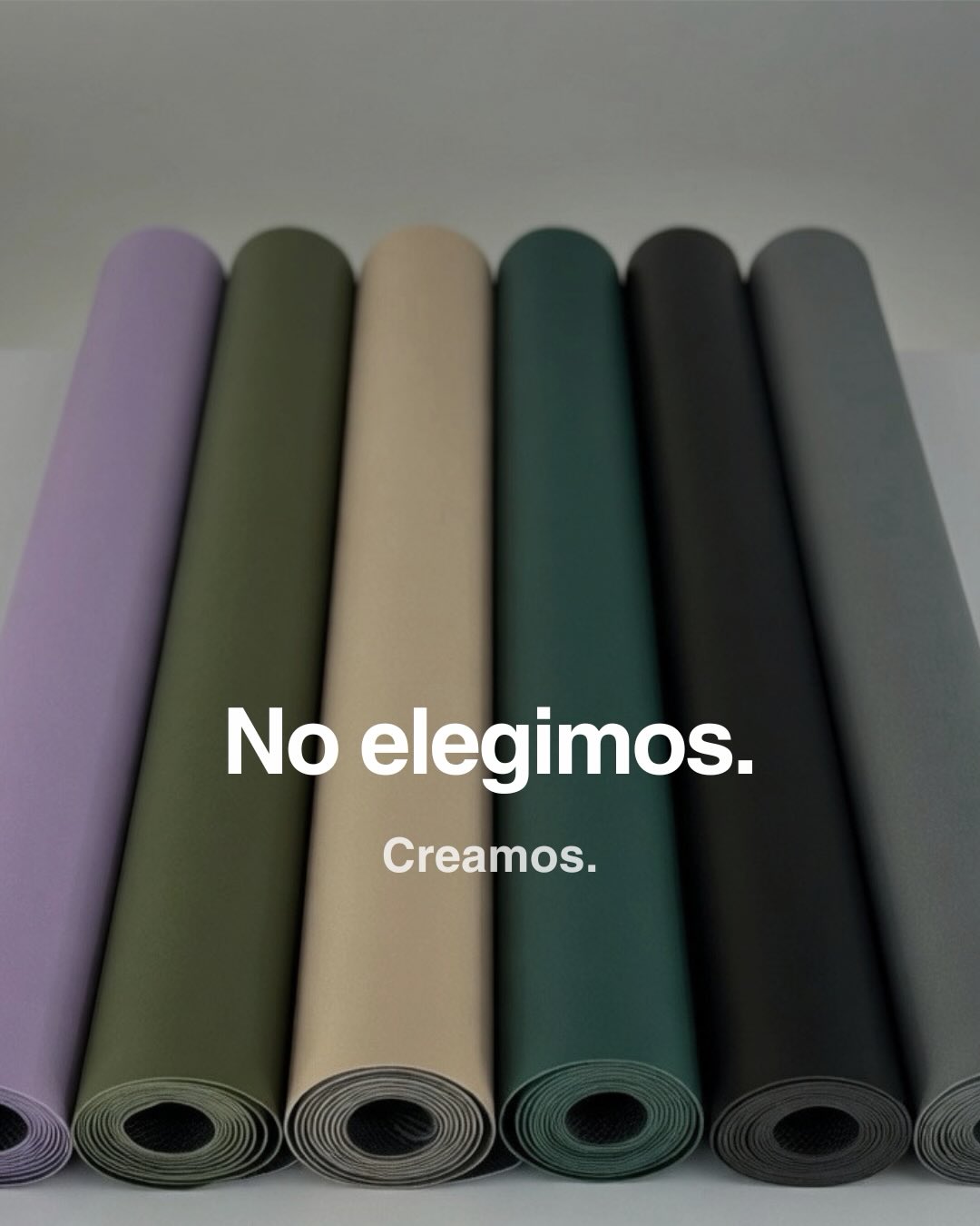 No elegimos.
Creamos.
Cada mat es una decisión de diseño.
De práctica.
De cómo te querés sentir.
Fløw no es solo un mat.
Es parte de tu práctica.