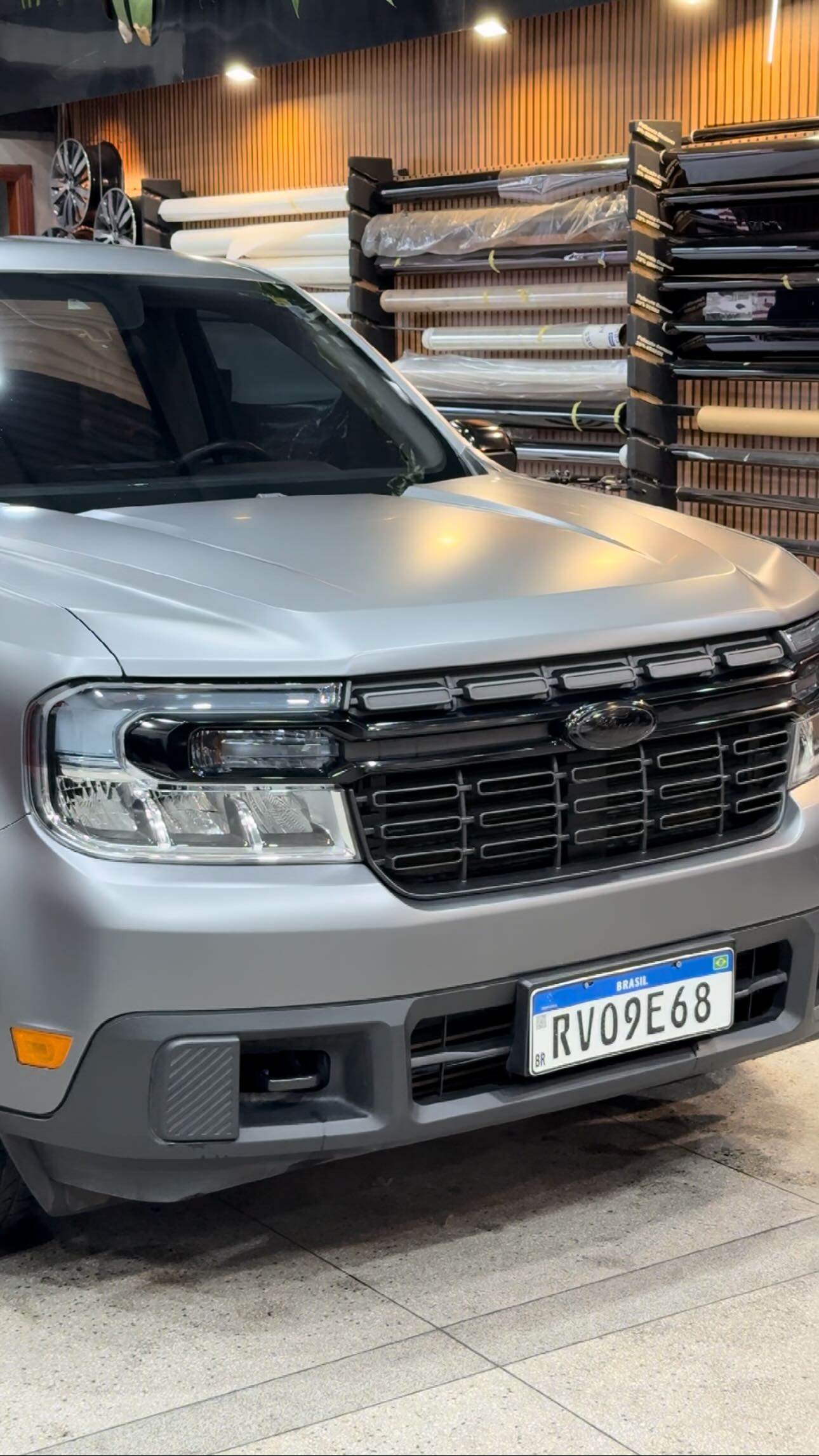 Transformação de respeito 🔥
Essa Maverick recebeu PPF full matte (fosco) e o resultado fala por si só: visual único, e sem perder a essência do carro.
Além da estética diferenciada, o PPF protege a pintura contra riscos, marcas do dia a dia e mantém o carro sempre com aparência de novo.
Ou seja: mais estilo + mais proteção = combinação perfeita.
Se a ideia é sair do comum e ainda cuidar do seu carro, esse é o caminho.
📍 Av. Santa Cruz, 524
📍 Av. Água Branca, 95
E aí… você teria coragem de fazer no seu? 👀🔥
#PPF #kakosom #PPFMatte #DetalhamentoAutomotivo #piracicaba