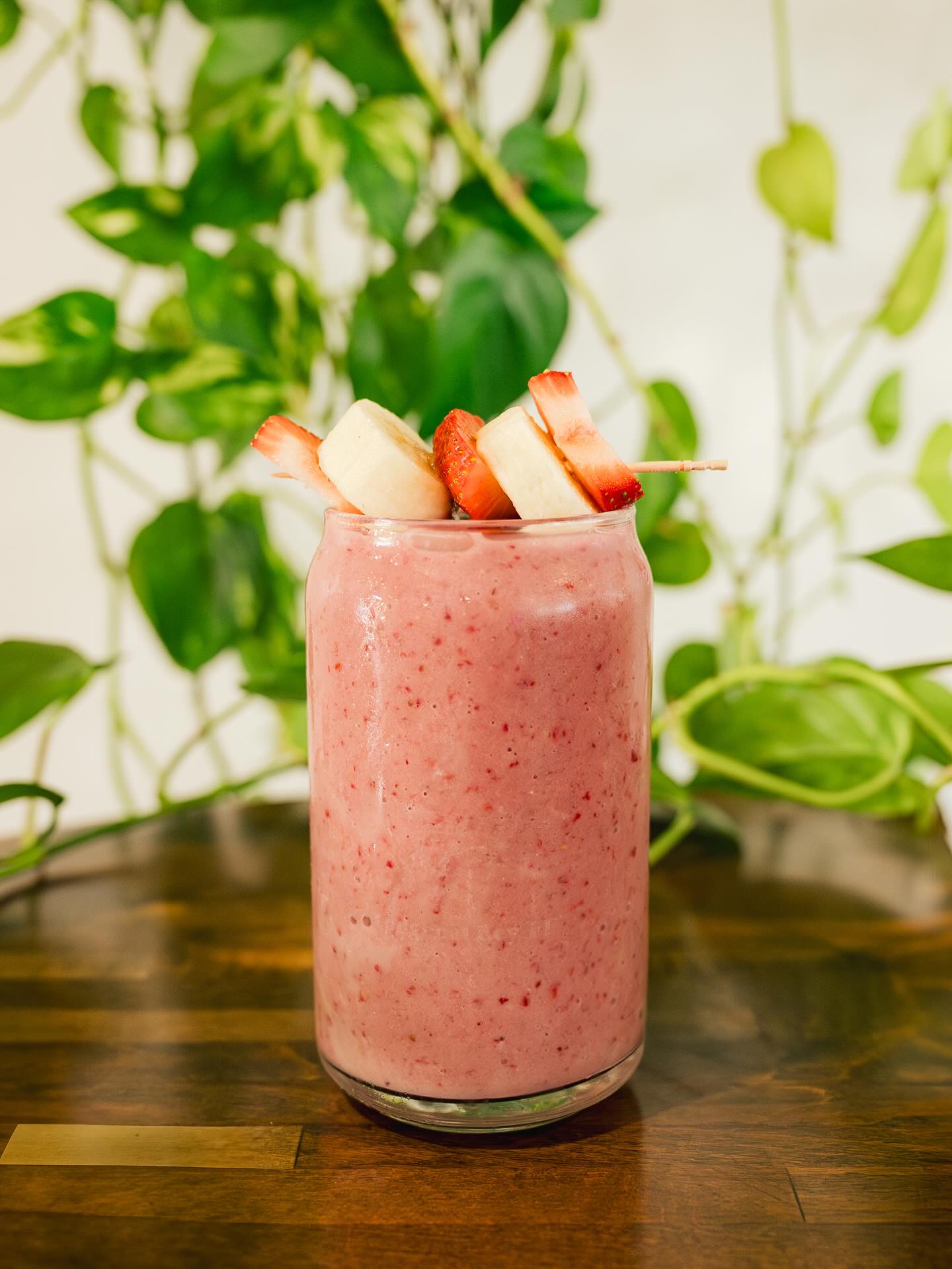 Smoothies:
โขClassicโข Strawberry, Bananas & Almond Milk
โขAnti-Inflammatoryโข Mango, Pineapple, Banana, Apple, Spirulina, Nutmeg, Cinnamon, Honey, Orange Juice & Almond Milk.
โขRefresherโข Peaches, Raspberry, Banana & Vanilla Collagen.
โขPower Houseโข Blueberry, Strawberry, Cherry, Banana & Vanilla Protein.
โขMy Chocolate Fixโข Banana, Cherry, Honey, Cacao Powder & Almond Milk.
โขMango Tangoโข Mango, Pineapple, Lime, Honey & Collagen.
Which is your favorite?
.
.
.
.
.
.
.
.
.
.
#coffeeshop #coffee #smoothies #smoothierecipes #cafe #longboatkey
