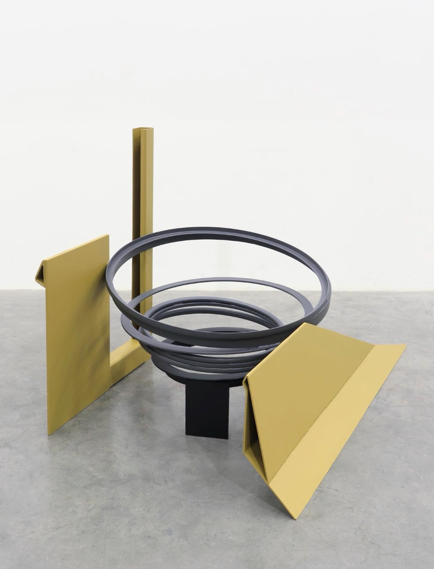 Anthony Caro and Helen Frankenthaler - SIMILITUDES: Color, Form, Friendship
Opening Saturday 11th April 2026
Yares Art, 745 5th Ave, New York, NY 10151
This exhibition foregrounds the animated artistic dialogue and life-long friendship between British sculptor Anthony Caro (1924-2013) and American painter Helen Frankenthaler (1928-2011). Acquainted for the first time in New York in 1959, Caro and Frankenthaler developed an enduring friendship centred on artistic innovation, rigorous conversation and mutual respect.
For the first time, this exhibition positions their relationship as an active site for creative and aesthetic exchange, bringing together carefully selected paintings, sculptures and archival materials that illuminate their shared concerns and corresponding intuitions on color, form, surface, material and space.
The exhibition runs from 11 April – 11 July 2026 and is open Monday – Friday, 10am – 6pm. Weekends, by appointment only.
Round One, 1972, steel, painted, 109 x 109 x 159 cm. Photo © Anthony Caro Centre