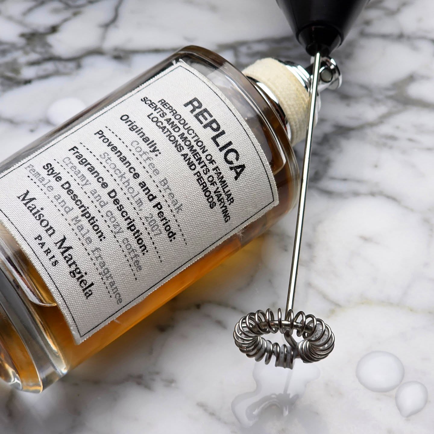 Creamy coffee with a refreshing opening. Who needs a Coffee Break?
.
.
.
.
.
.
Top notes are Pepper, Orange Blossom and Patchouli; middle notes are Lavender, Coffee, Milk, Tonka Bean, Siam Benzoin and Cypriol Oil or Nagarmotha; base notes are Vanilla, Cedar and Vetiver.
.
.
.
.
.
.
#perfume #perfumecollection #nicheperfume