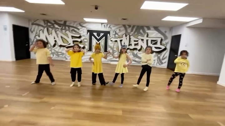 Imma be singing this song for the rest of the day it’s so catchy!! Let’s go Monday Crew!!
.
.
.
.
.
#madetalents #vancouverdance #dancecommunity #dancelife #danceclass
