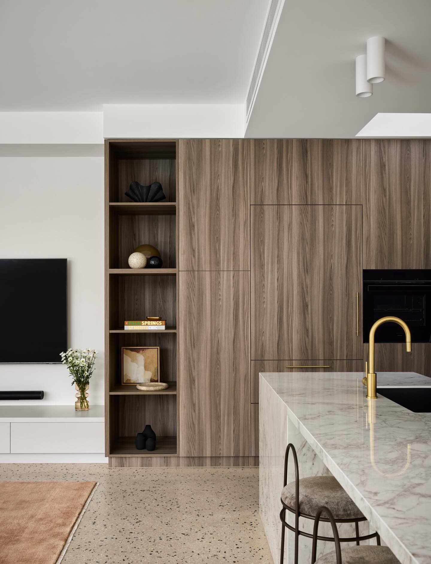 Here’s a sneak peak of the kitchen from the River project which has been selected as a finalist in the Kitchen category for the 2026 Trends International Design Awards – Australia!
We’ll be sharing more from this project soon, along with the final results.
📸 @tesskellyphotography
Builder: @renovationone
#trends #kitchendesign #kitcheninspiration #luxuryinteriors #humarchitects