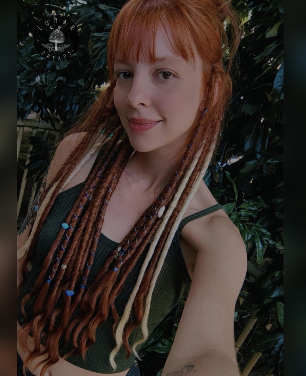 Dreads removíveis ruivos e alguns com ponta loira, bem raposinha🦊🧡🤍
@jhulia.delazeri obrigada pela confiança no meu trabalho 🙏
Você ficou mais linda do que já é 🥰
#dreadsremoviveis #dreads #gingerdreads #dreadssinteticos