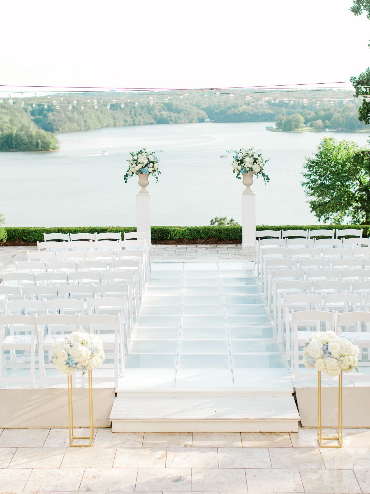 We are so ready to be outside this Spring season at one of our fave venues in #Tuscaloosa 🥰 Soooo many layout options and ideas that no one event looks alike.
Photos: @meganmullinsphoto
Venue: @stonewoodfarmsvenue
Flowers: @necefloraldesigns
