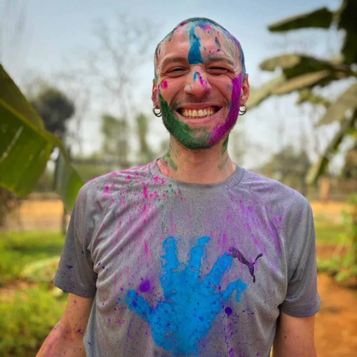 English
A huge thank you to Savino 🐘💛 Volunteering your time and bringing such professionalism and smile means the world to us. You're officially part of the Stand Up 4 Elephants family — we hope to see you again very soon!
French
Un immense merci à Savino 🐘💛 Offrir de ton temps en apportant autant de professionnalisme et de sourire, c'est énorme pour nous. Tu fais officiellement partie de la famille Stand Up 4 Elephants — on espère te revoir très bientôt !