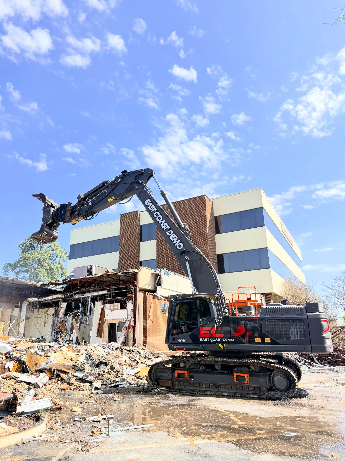 Demo day at our Volvo Parkway Project. EC500SB working on this single and 3 story.