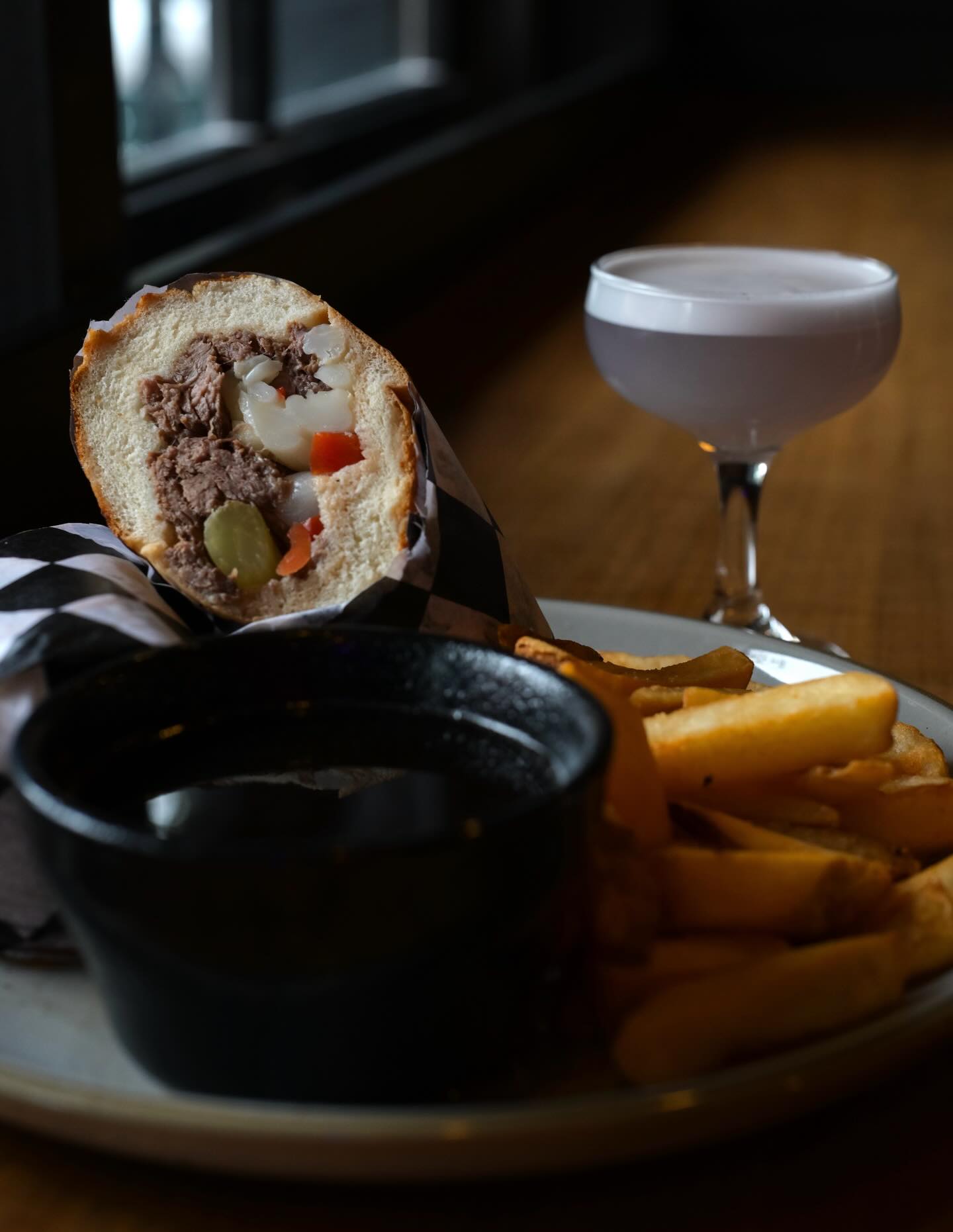 NCAA Final Four - Illinois vs UConn @ 3:09pm
Illinois | Yeah, We Beefin’
slow roasted italian beef, house made giardiniera, french roll served dipped in classic beef ju
VS
UCONN | Filthy Nutmeger
empress indigo gin, blueberry mint syrup, lemon juice, egg white