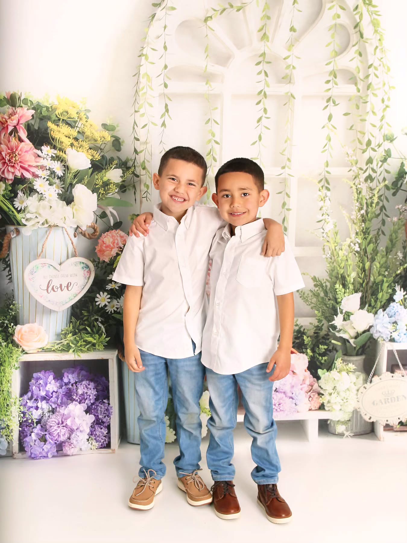 Sibling photos are a must!
#springminisession #easterphotoshoot #Easter #siblingphotoshoot