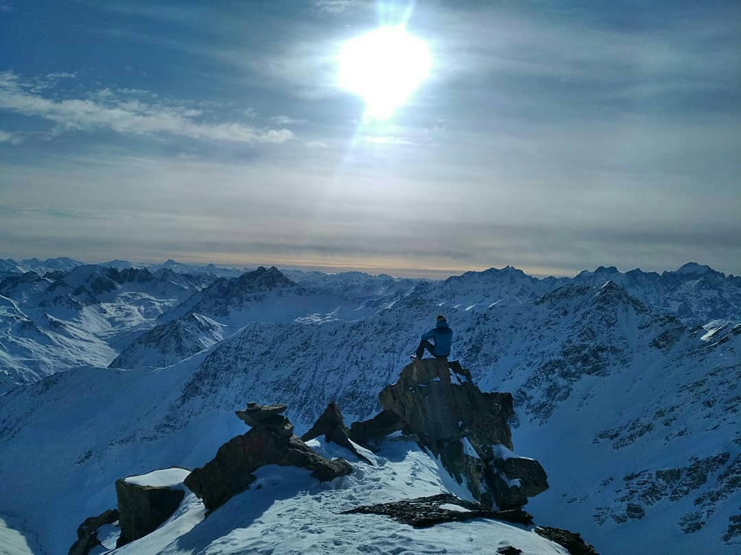 Beau soleil, belle neige et bon ski avec les copains !😁 #skitouring #sun #snow