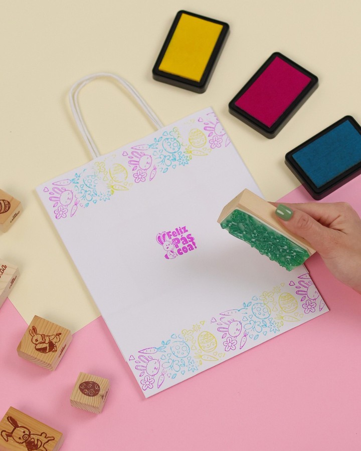 A Páscoa está a chegar e é a oportunidade da tua marca falar e ser lembrada 🐰🍫
⠀⠀⠀⠀⠀⠀⠀⠀⠀⠀
Como vais aproveitar esta época?
Ovos, chocolates? Sim! Mas principalmente, embalagens, cores, mensagens, tudo é um palco para a tua marca mostrar personalidade e consistência.
⠀⠀⠀⠀⠀⠀⠀⠀⠀⠀
Quem se antecipa, conquista atenção.
Quem comunica com propósito, deixa marca.
E quem combina os dois… marca a diferença 😎