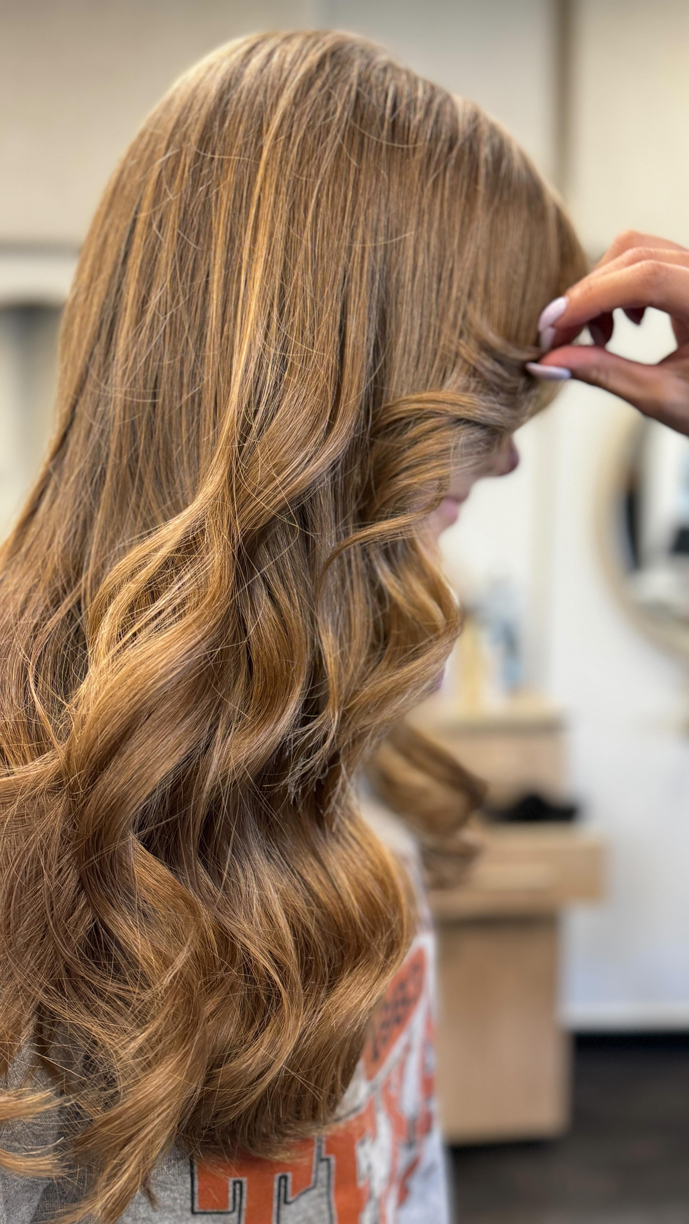 Long, polished layers, a soft face frame, and just enough movement to turn heads this spring ✨
Cut + style by @hairbyaliciadeq
🌷
💇🏻♀️
🌸
Step into spring with a cut that feels as good as it looks. Link in bio to book.