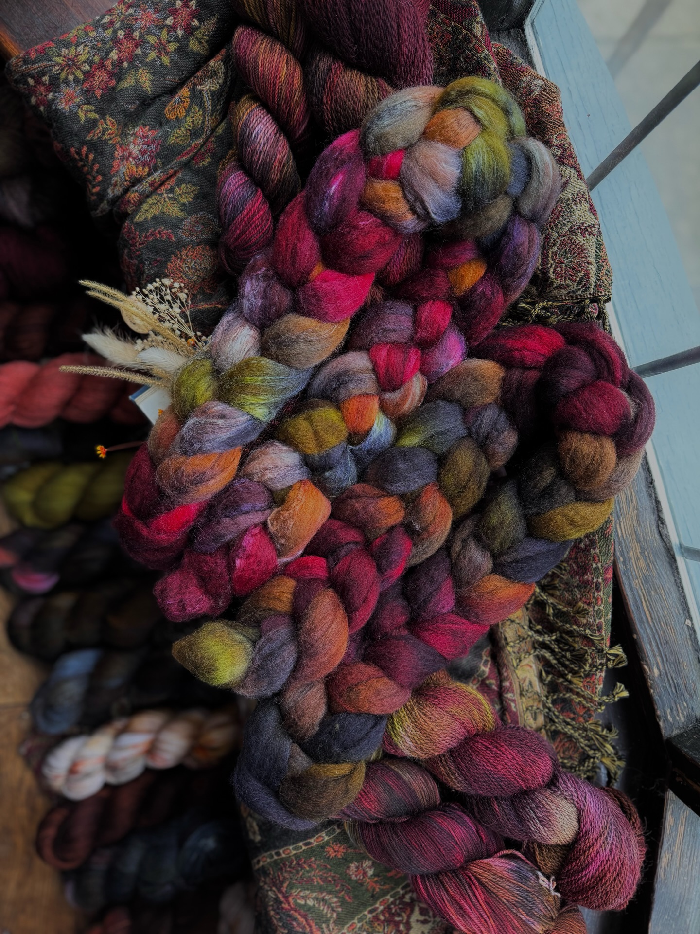 BFL and BFL and Silk fibre! 🐑
Here are the colourways for this collection 🖤🕯️
The bfl is on a light grey tan base giving it a moodiness, whereas the bfl silk is a white base making the colours have more pop and the silk giving it more sheen.
I’m currently spinning some up and I hope to show you the results in the next few days 🤭