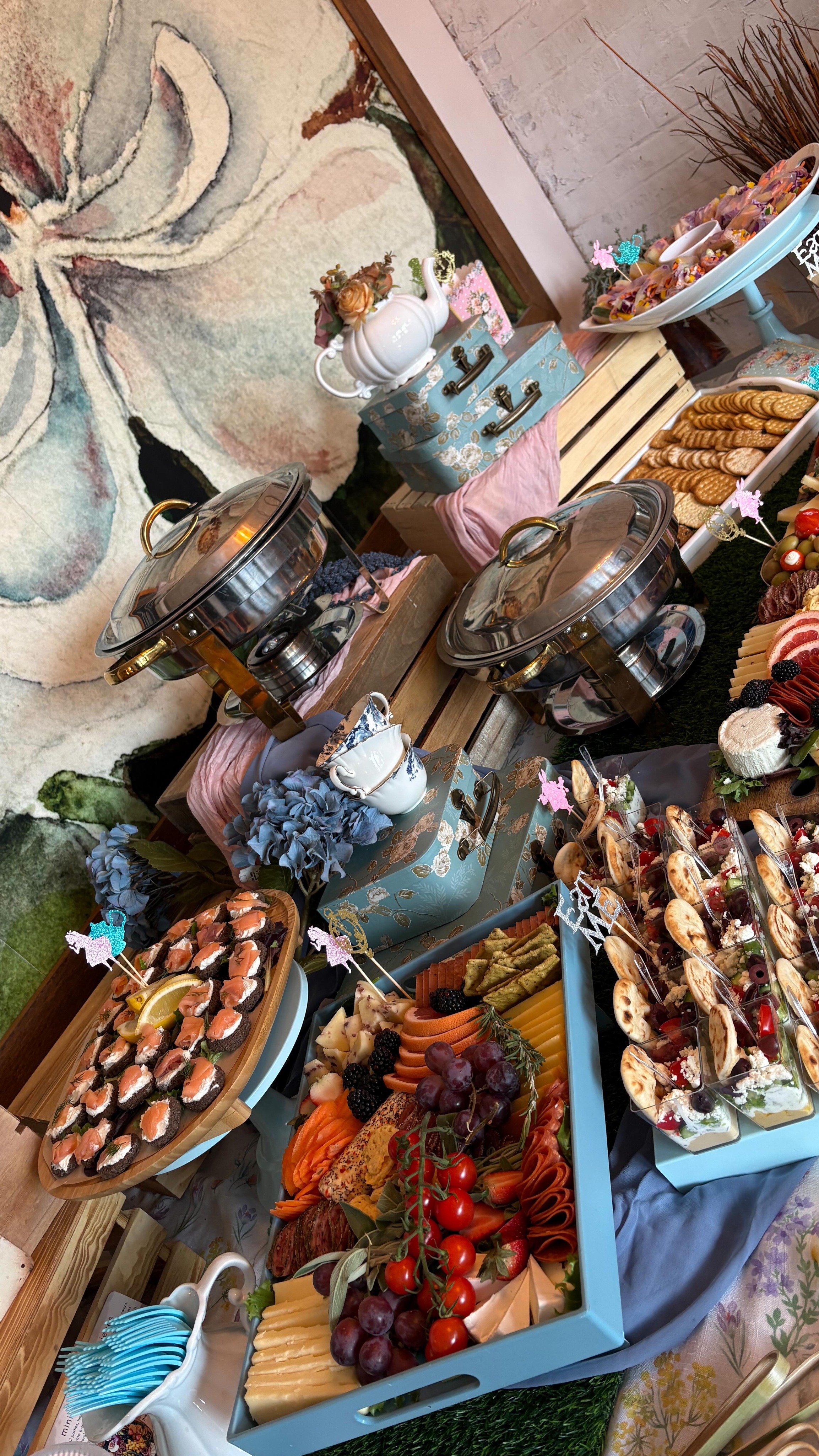 What a WONDERLAND it was @magnolias_weddings_events for this magical 1st birthday. If you’re looking for an intimate gathering space near #bartlett … wow wow wow. We LOVED being part of this show stopping event. 🩵🩵
#napervillecatering #naperville #bartlettillinois #aliceinwonderlandparty