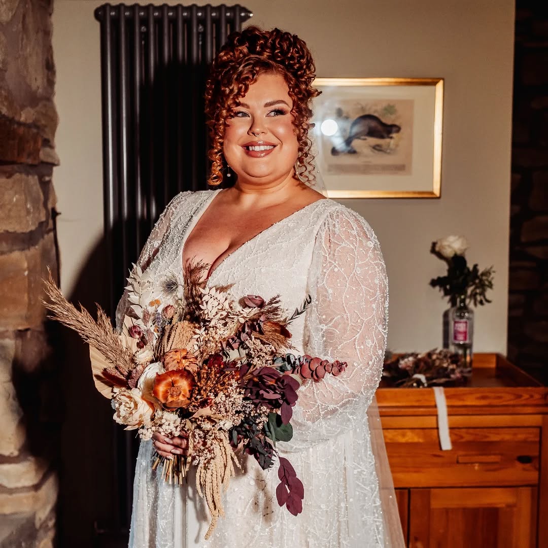 It was an absolute pleasure putting these flowers together for this lovely couple back in November. A big congratulation 😍
It looks like a beautiful day thank you so much for sharing your lovely photo's ❤️🧡🤎
#driedflowers
#driedflowerwedding
#driedflowerbridalbouquet
#liverpoolflorist
#liverpoolsmallbusiness