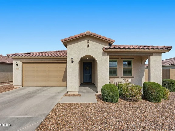 🔥 CLEAN, SIMPLE, DONE RIGHT — NEAR SOUTH MOUNTAIN 😮🔥
This is the kind of home that just feels good the second you walk in 👇
4 beds | 2 baths | 2,014 sq ft
💰$500,000💰
✨ Split floor plan = functional + private
🪨 Travertine floors throughout
🎨 Custom wall molding for added character
🌿 Low-maintenance backyard (turf + citrus trees)
🌅 Perfect space to relax or host
📍 Located near South Mountain Park and Preserve — easy access to hiking, views, and everything South Phoenix has to offer
📲 Message me to schedule a private tour — and to learn more about programs that can help cover your down payment and closing costs!
Anthony Gonzales
A.Z. & Associates | The Rio Group
Hablo Español 🇲🇽
📲602-610-6386
📧 mailto:antsellshomes.az@gmail.com
LCO: The Ave Collective
#AZRealEstate #SouthMountain #HomesForSale #AZRealtor #HouseHunting