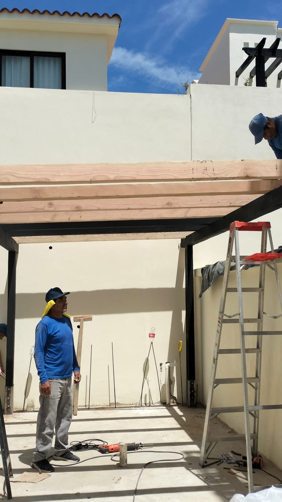 Te compartimos el avance de este proyecto de pérgola que estamos realizando para uno de nuestros clientes.
Poco a poco vamos transformando su espacio en un lugar perfecto para disfrutar.
👀 Sigue nuestras redes para que veas el resultado final.
Si tienes un proyecto en mente, nosotros lo hacemos realidad.
📞 Cotiza con nosotros: 624 358 2814 #transformatuespacio #loscabos #jardinería #semanasanta2026