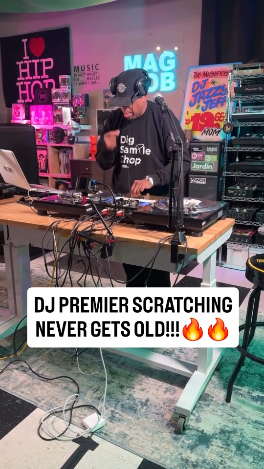 📽 @cosmobaker It’s not every day you get a chance to witness a true master at work and GOAT recreating one of his, and hip-hop’s, greatest classic records in real time. But watching @djpremier work his magic in person was something else. Salute to you Preemo for your years of legacy and friendship and for everything you’ve brought to the world, and much love to @djjazzyjeff & @lynettectownes for not only opening your house up to us but for helping share and preserve the culture with love and reverence. We had the greatest time!