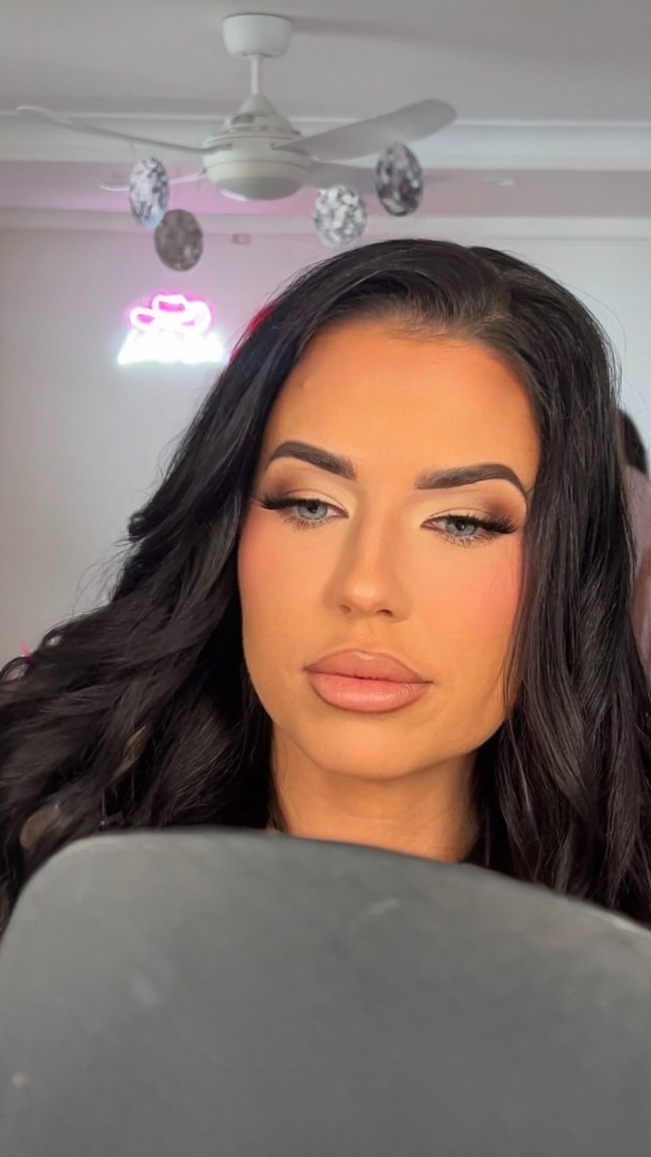 Watching my clients see their finished glam for the first time will never get old 🤍
It’s always the little moments too — the chatting, the excitement, and seeing everything come together.
.
.
.
.
.
.
.
#goldcoastmakeupartist
#goldcoastmua
#brisbanemakeupartist #bridalmakeup #makeuplooks