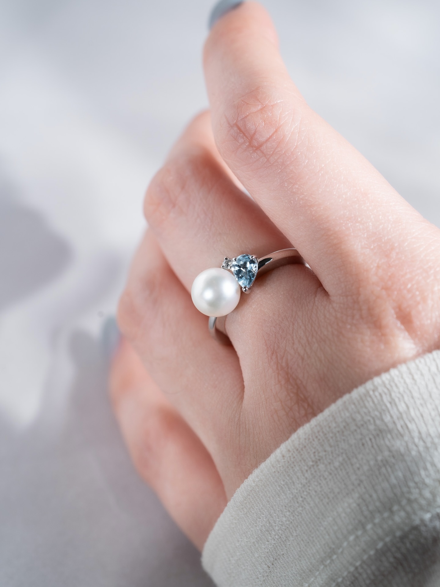 A quiet play of colour, like light through bubbles.
Introducing Savon — a limited series brought from Tokyo for our Pearl Fair 2026. Inspired by the French word for “soap”, each piece is reimagined with soft pastel gemstones, capturing the fleeting hues and translucency of bubbles.
Delicate, luminous, and quietly enchanting — a gentle expression of colour around the lustre of Akoya pearls.
Available exclusively during Pearl Fair 2026, from 5 to 12 April at our Takashimaya store.